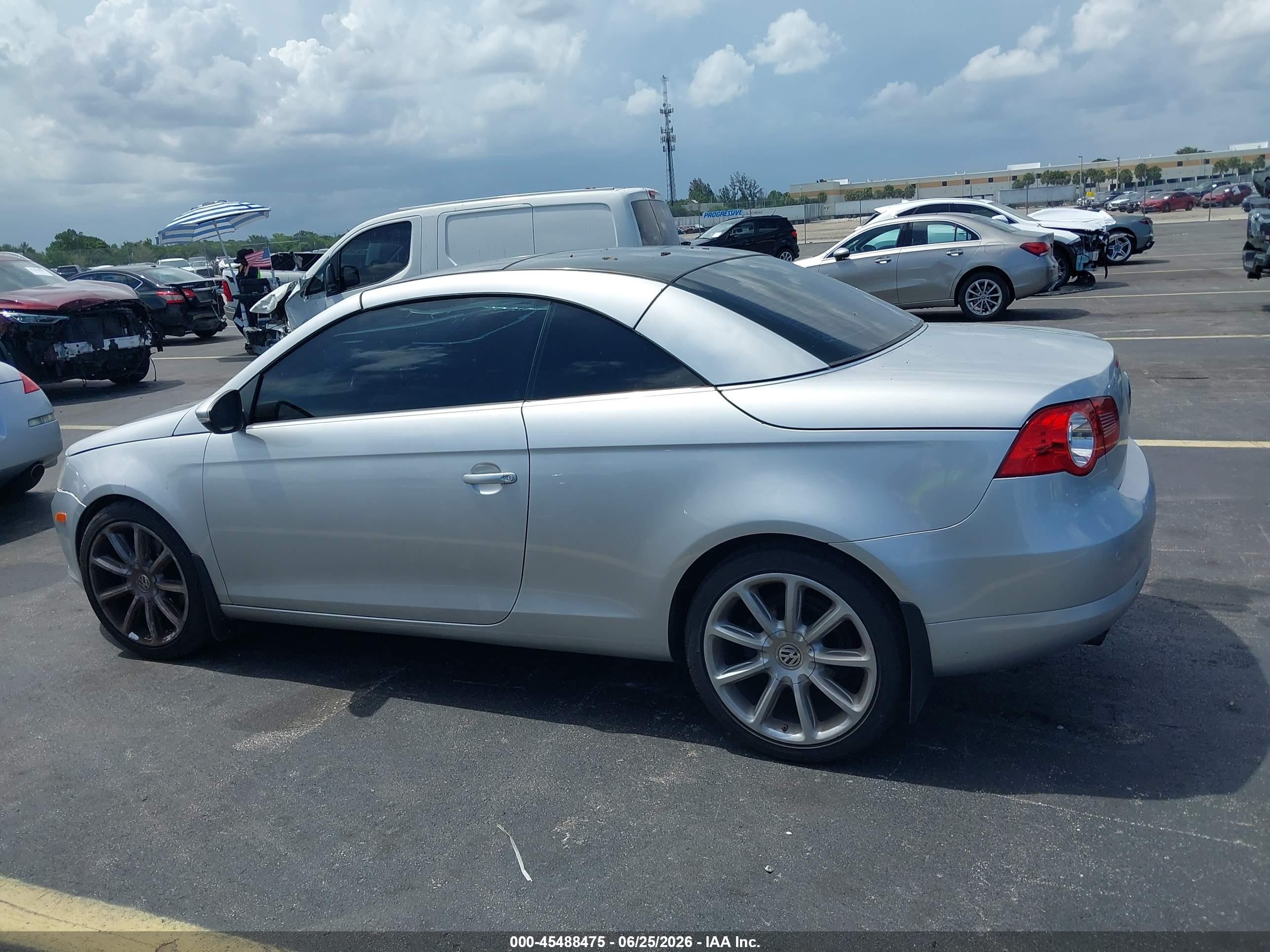 2010 Volkswagen Eos Lux Silver vin: WVWFA7AH0AV016711