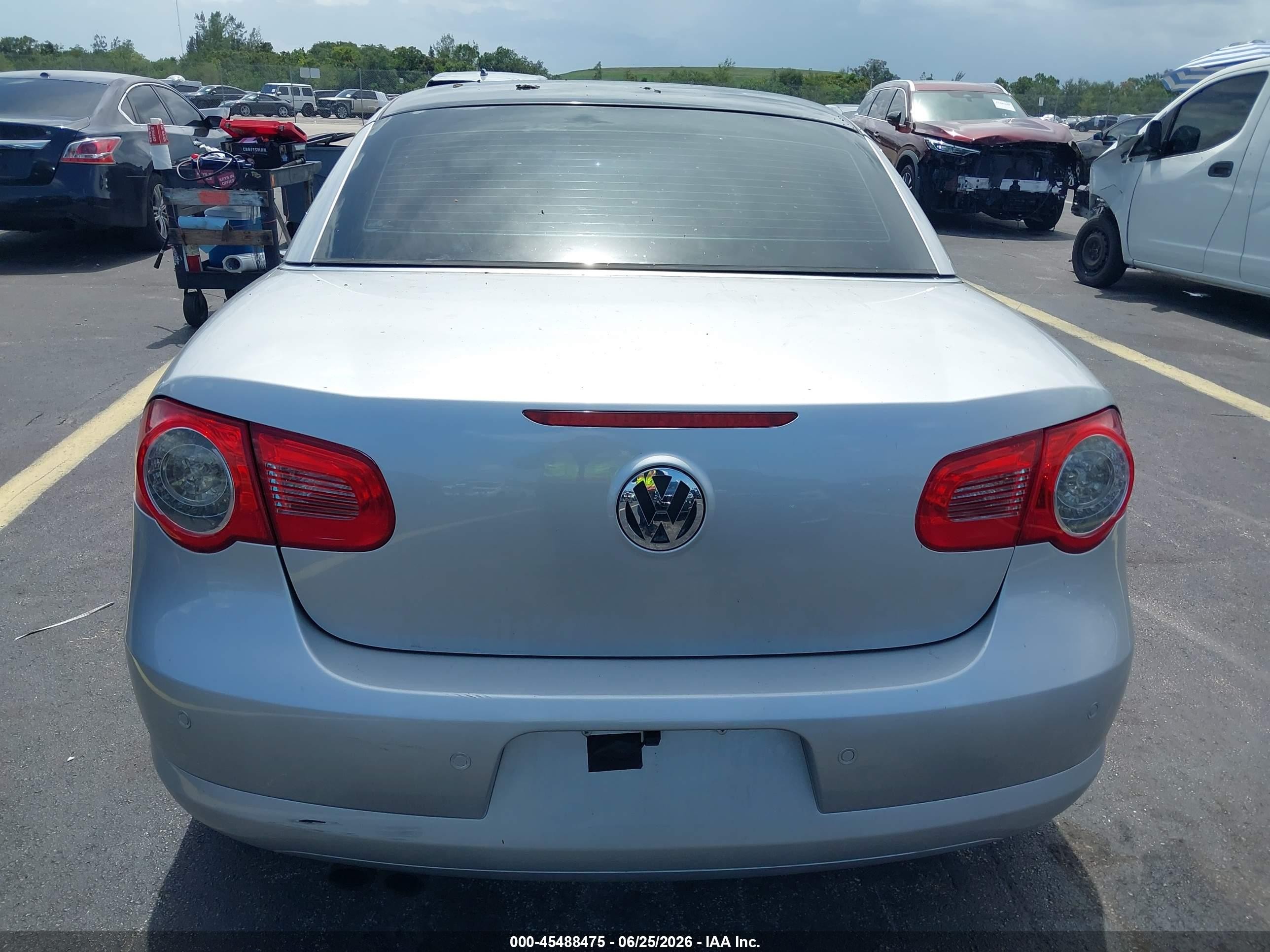 2010 Volkswagen Eos Lux Silver vin: WVWFA7AH0AV016711