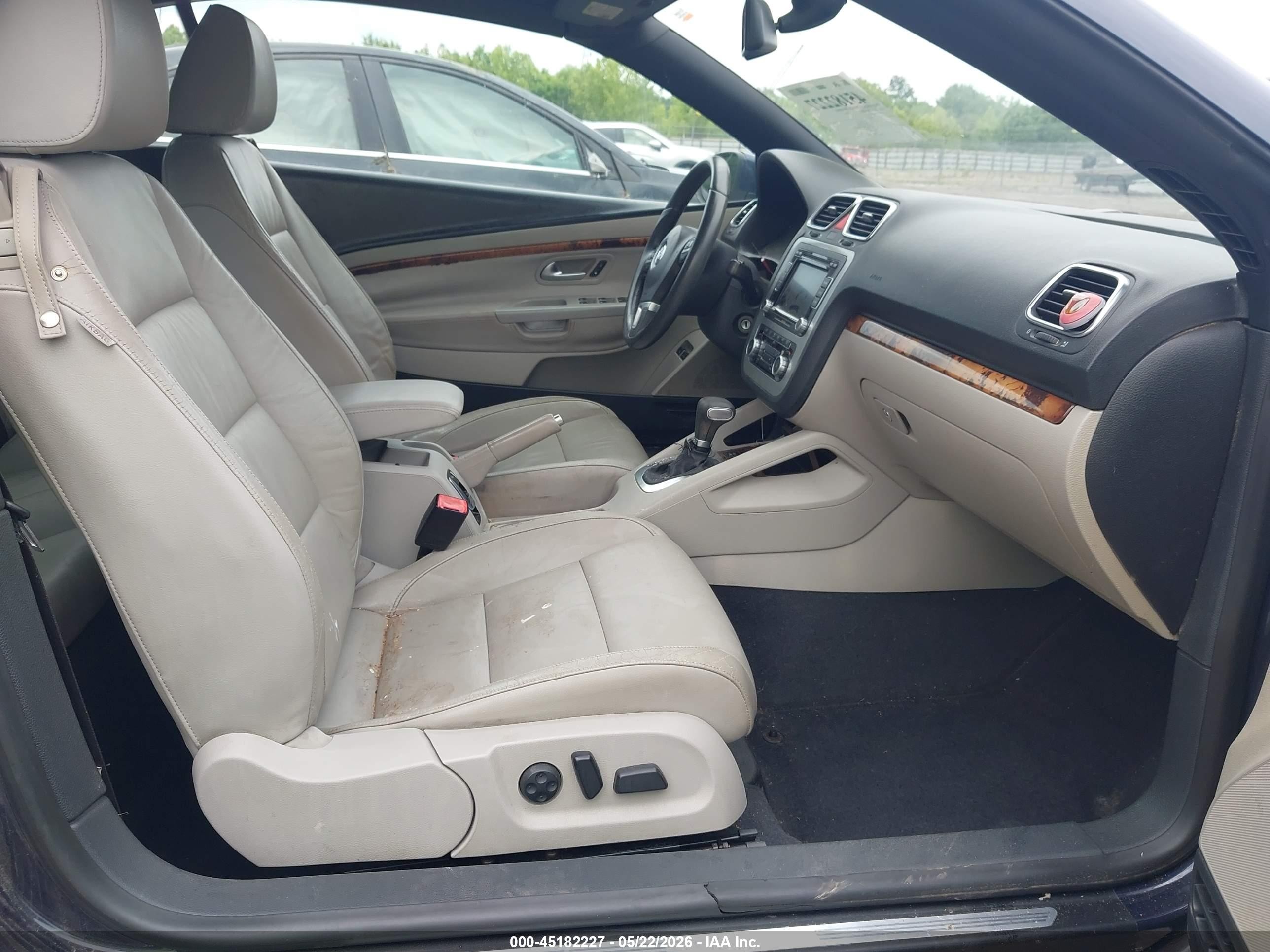 2010 Volkswagen Eos Lux Navy vin: WVWFA7AH0AV025828