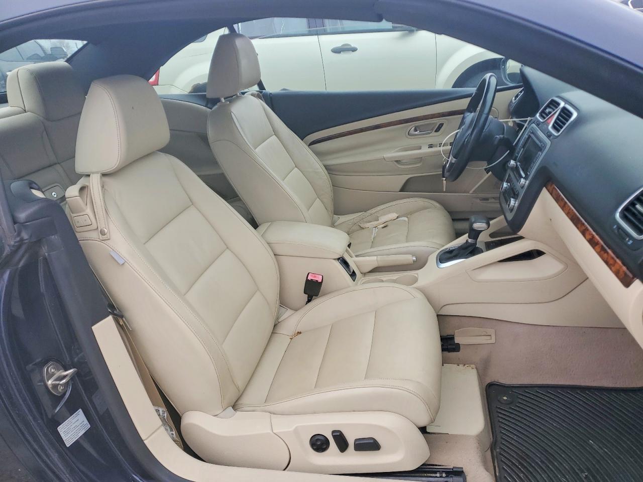 2010 Volkswagen Eos Lux Blue vin: WVWFA7AH3AV025838