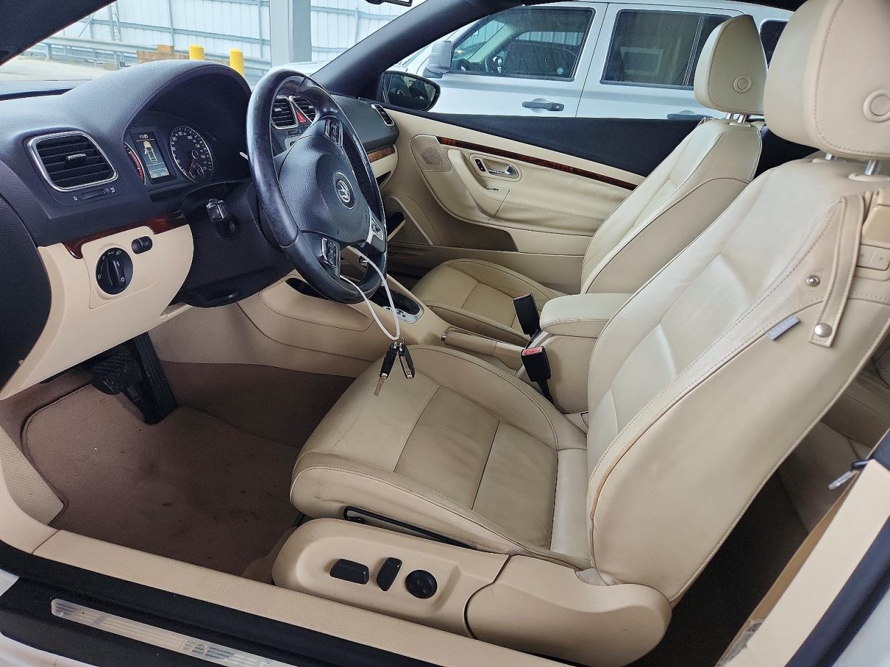 2010 Volkswagen Eos Lux White vin: WVWFA7AH4AV011365