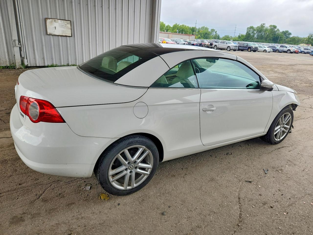 2010 Volkswagen Eos Lux White vin: WVWFA7AH4AV011365