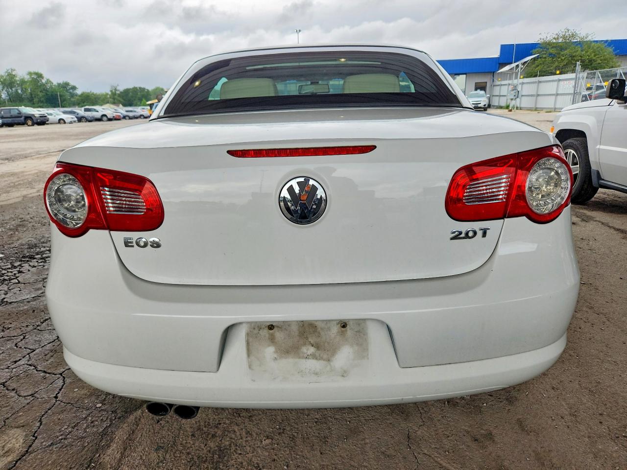 2010 Volkswagen Eos Lux White vin: WVWFA7AH4AV011365