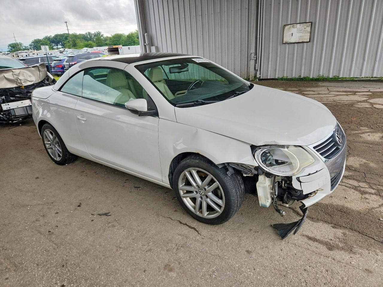 2010 Volkswagen Eos Lux White vin: WVWFA7AH4AV011365