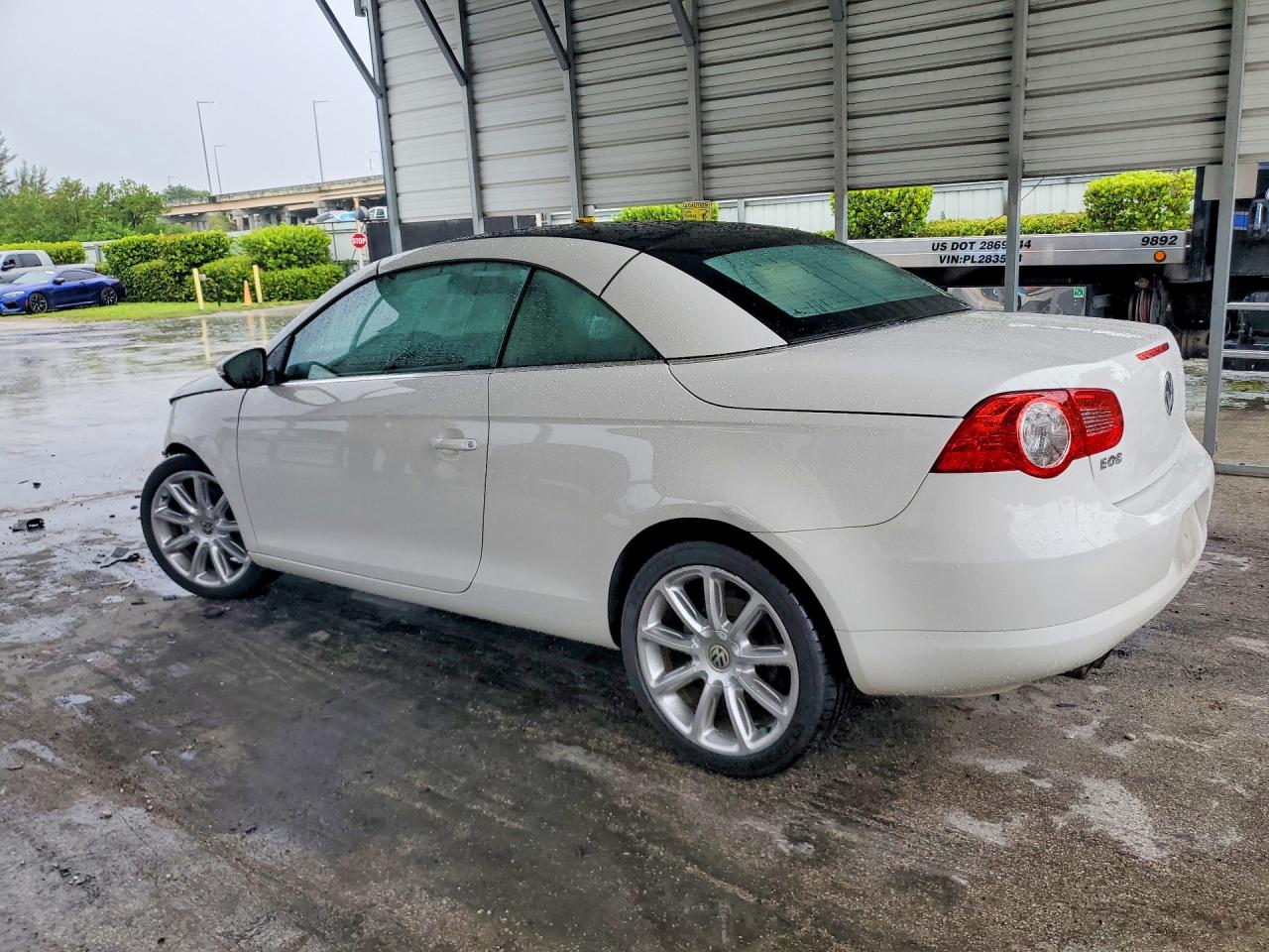 2010 Volkswagen Eos Lux White vin: WVWFA7AH7AV011795