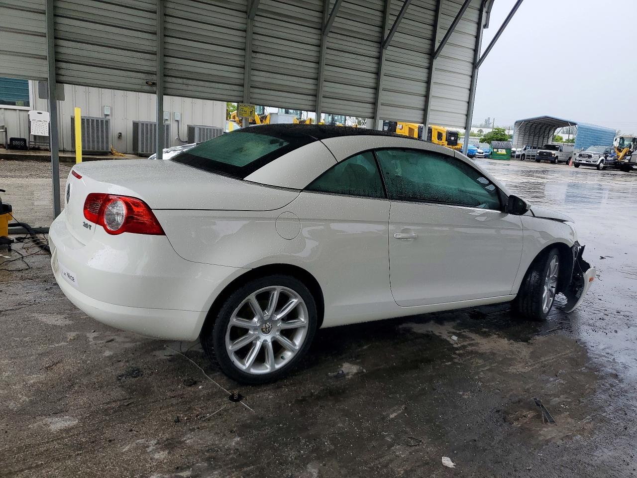 2010 Volkswagen Eos Lux White vin: WVWFA7AH7AV011795