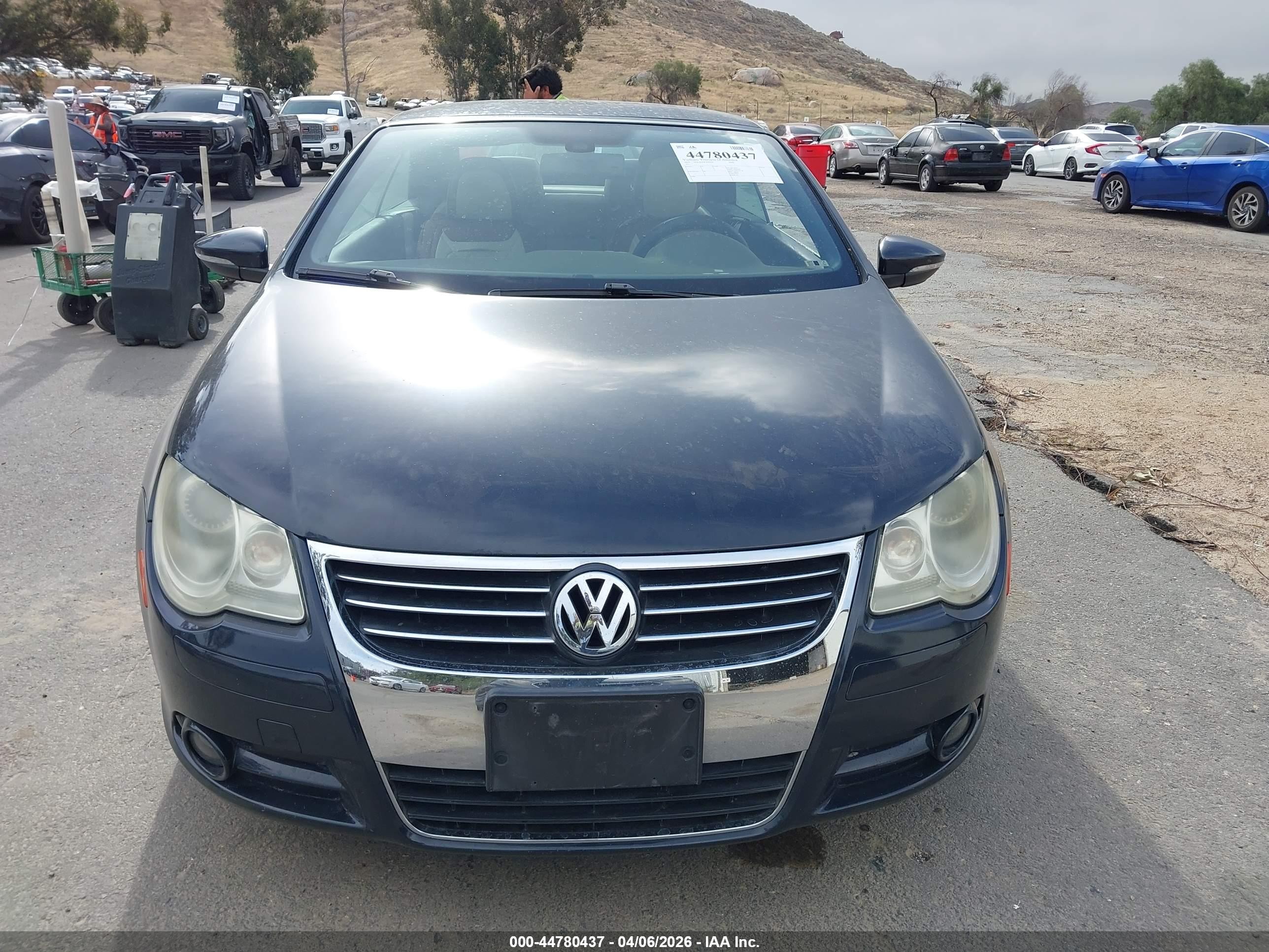 2010 Volkswagen Eos Lux Gray vin: WVWFA7AH8AV025835