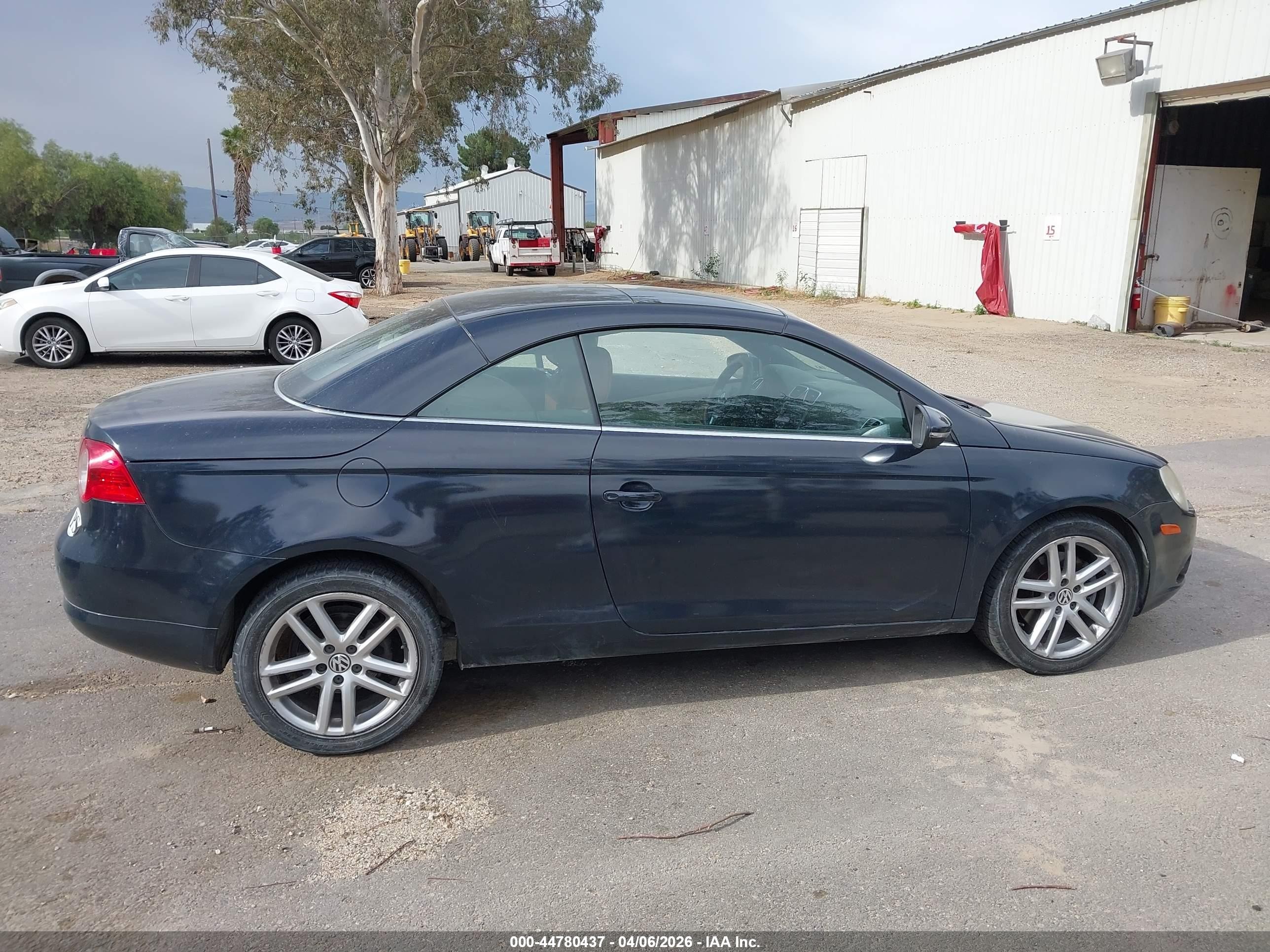 2010 Volkswagen Eos Lux Gray vin: WVWFA7AH8AV025835