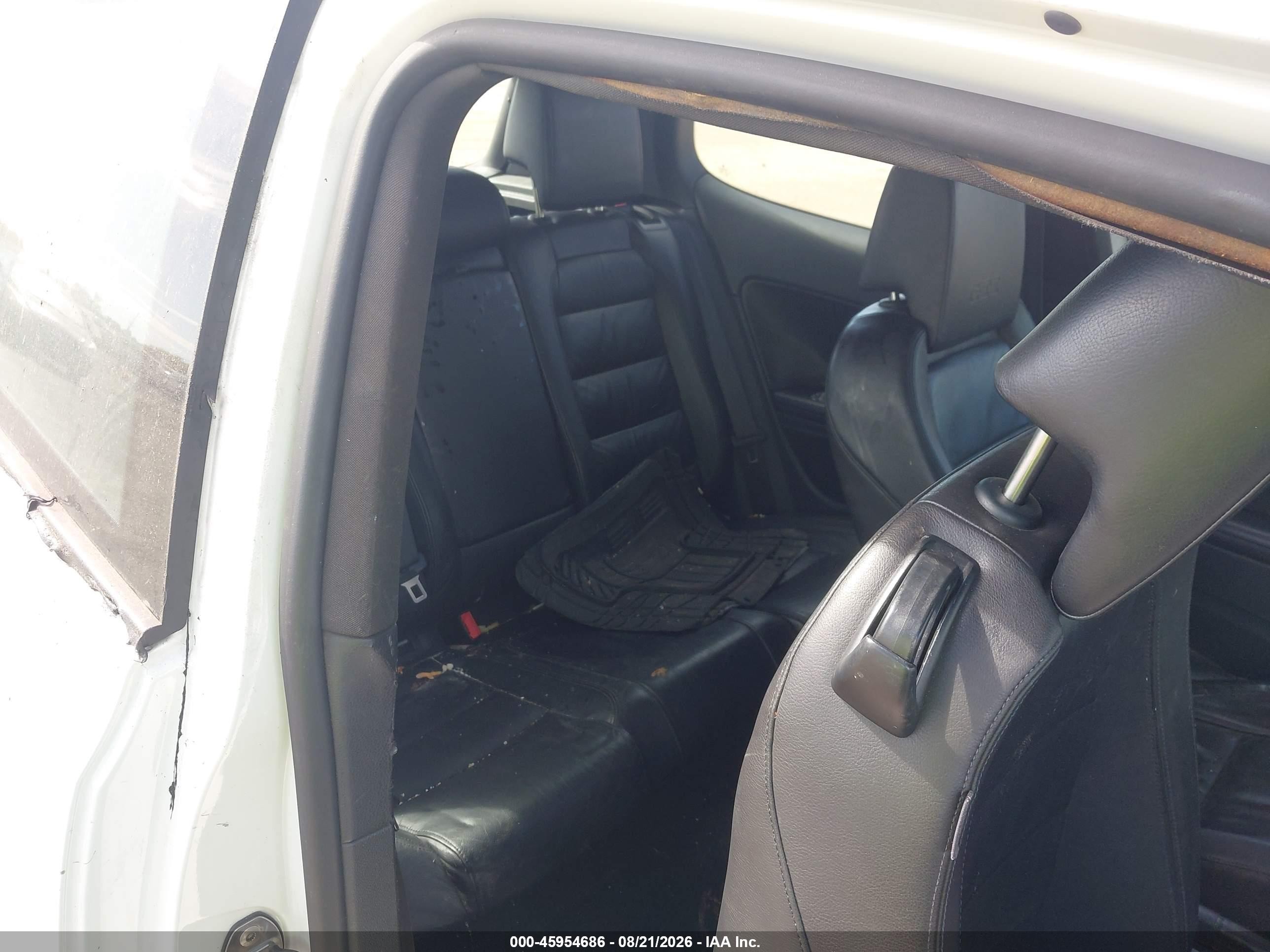 2010 Volkswagen Gti 2-door White vin: WVWFD7AJ5AW146682