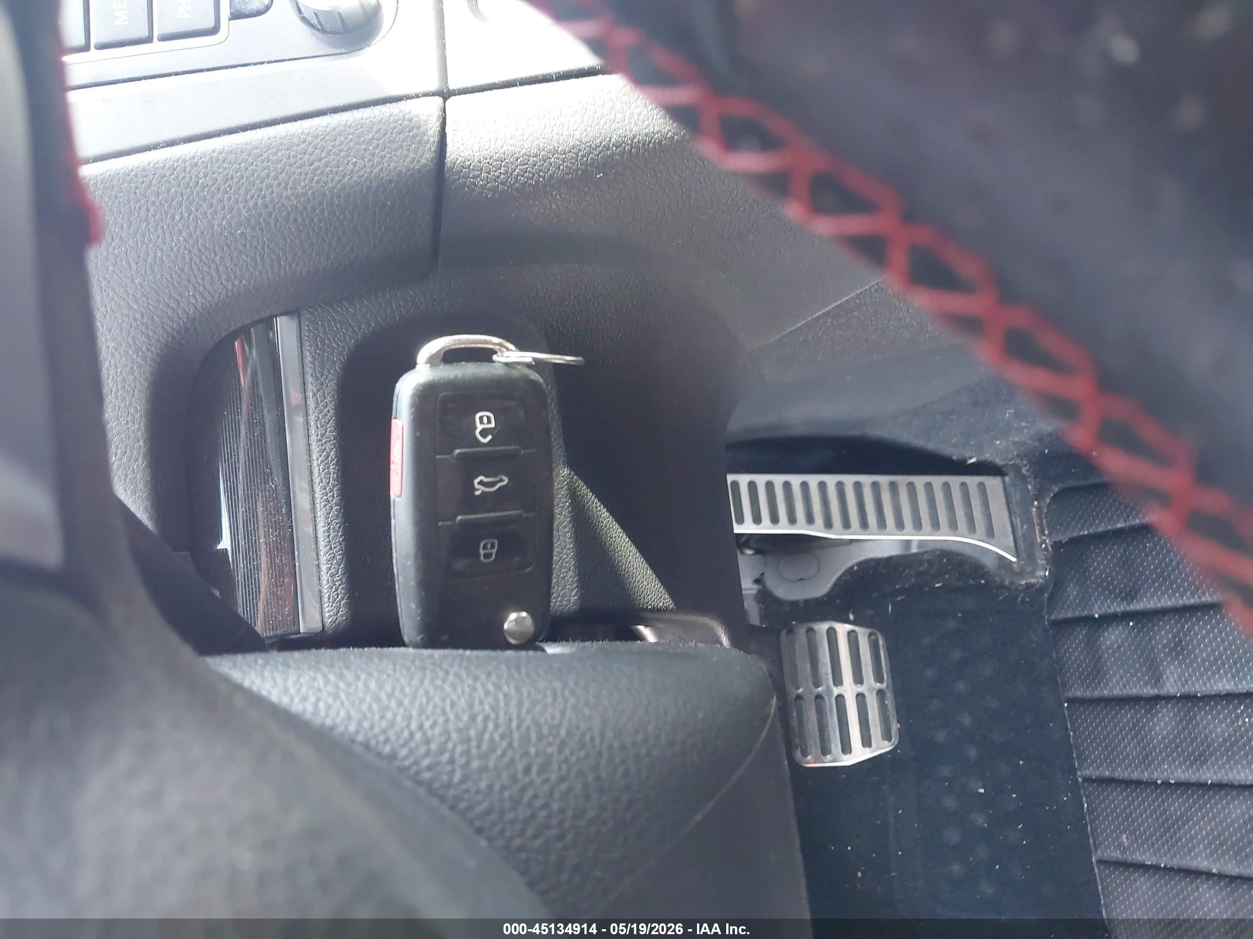 2013 Volkswagen Gti 2-door Red vin: WVWFD7AJ7DW014236
