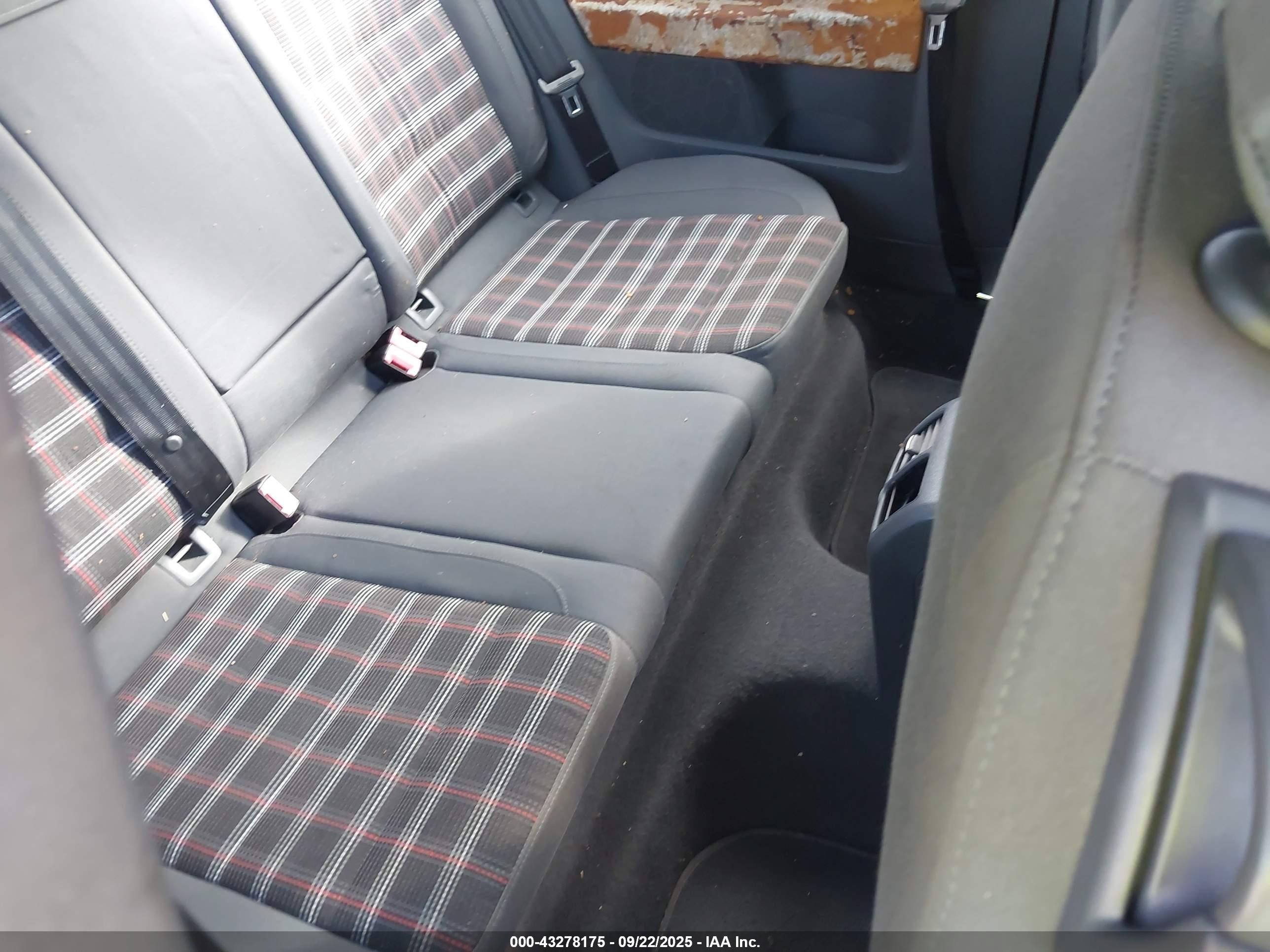 2006 Volkswagen Gti 2-door Red vin: WVWFV71K86W110417