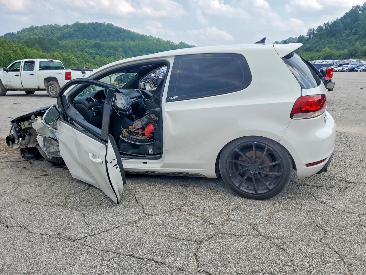 2011 Volkswagen Gti White vin: WVWFV7AJXBW214943