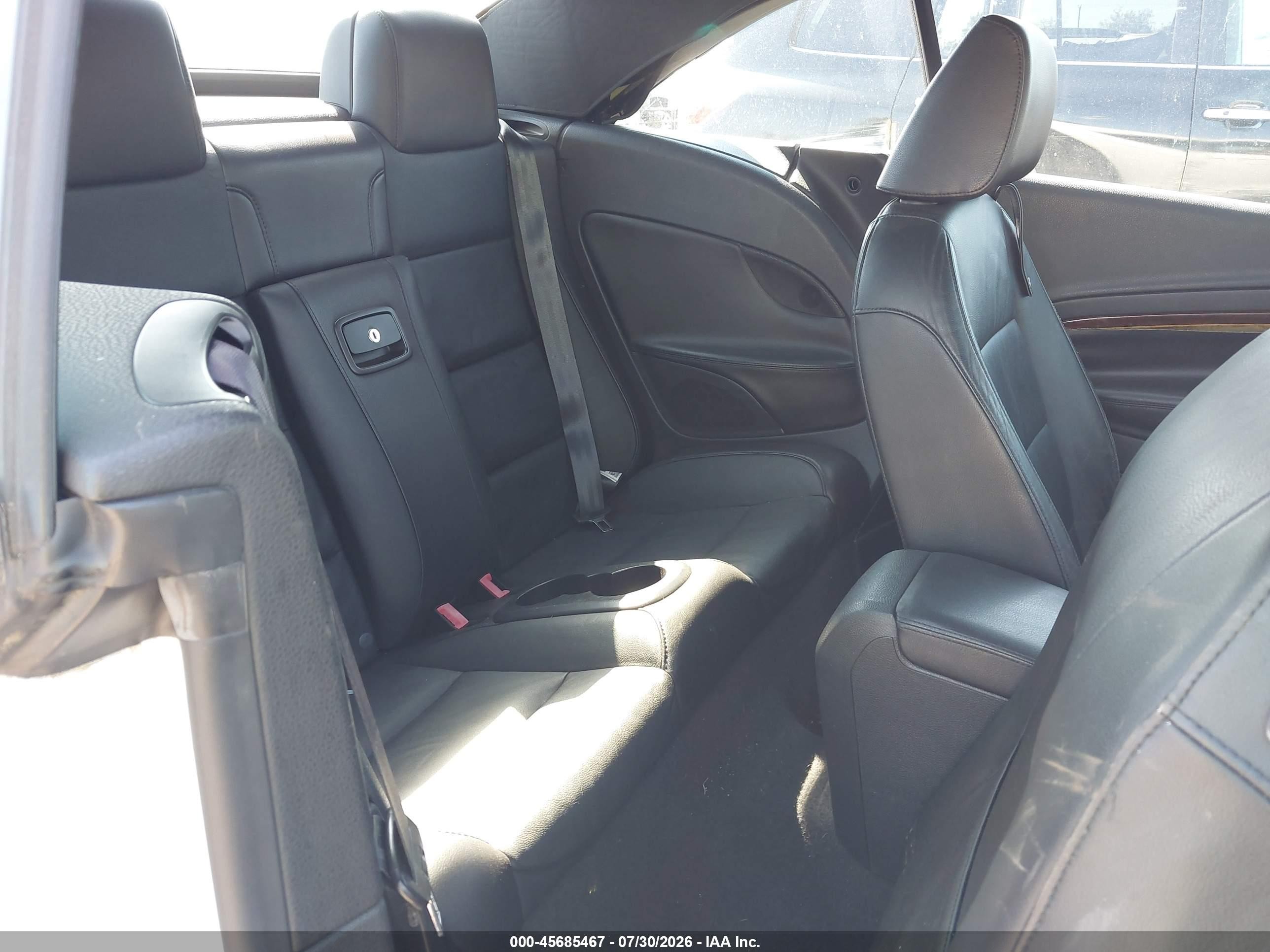 2011 Volkswagen Eos Lux White vin: WVWFW7AH2BV002599