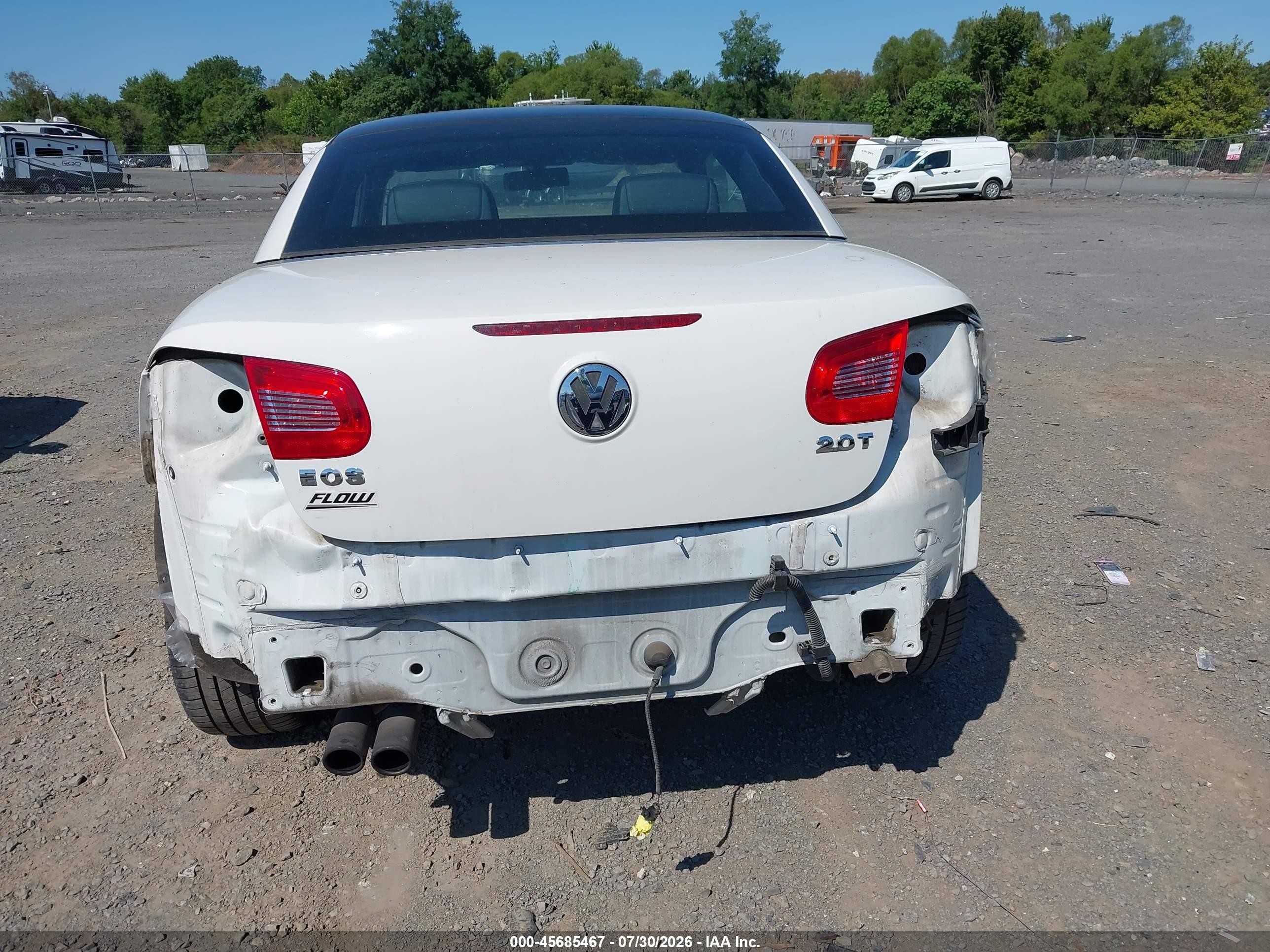 2011 Volkswagen Eos Lux White vin: WVWFW7AH2BV002599