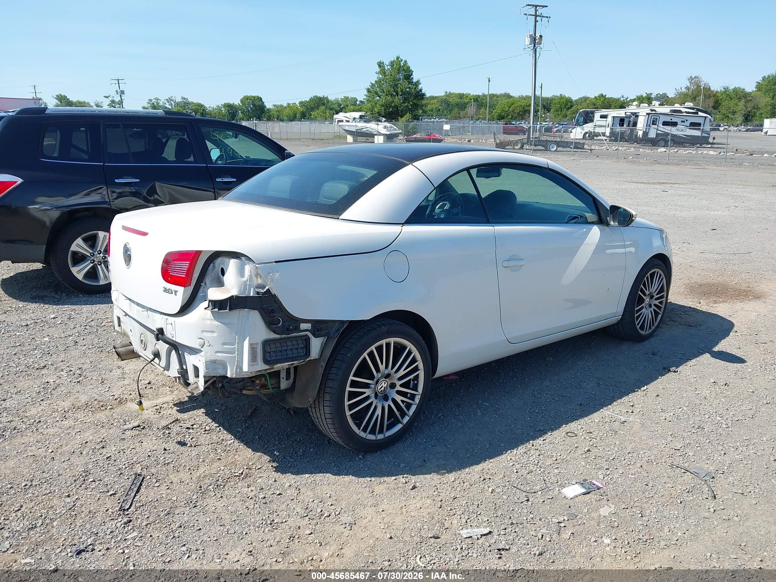 2011 Volkswagen Eos Lux White vin: WVWFW7AH2BV002599