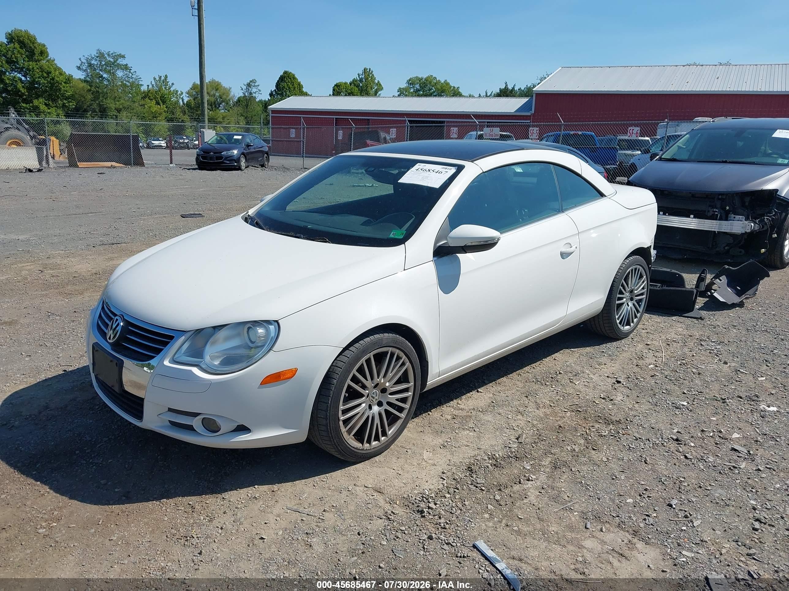 2011 Volkswagen Eos Lux White vin: WVWFW7AH2BV002599