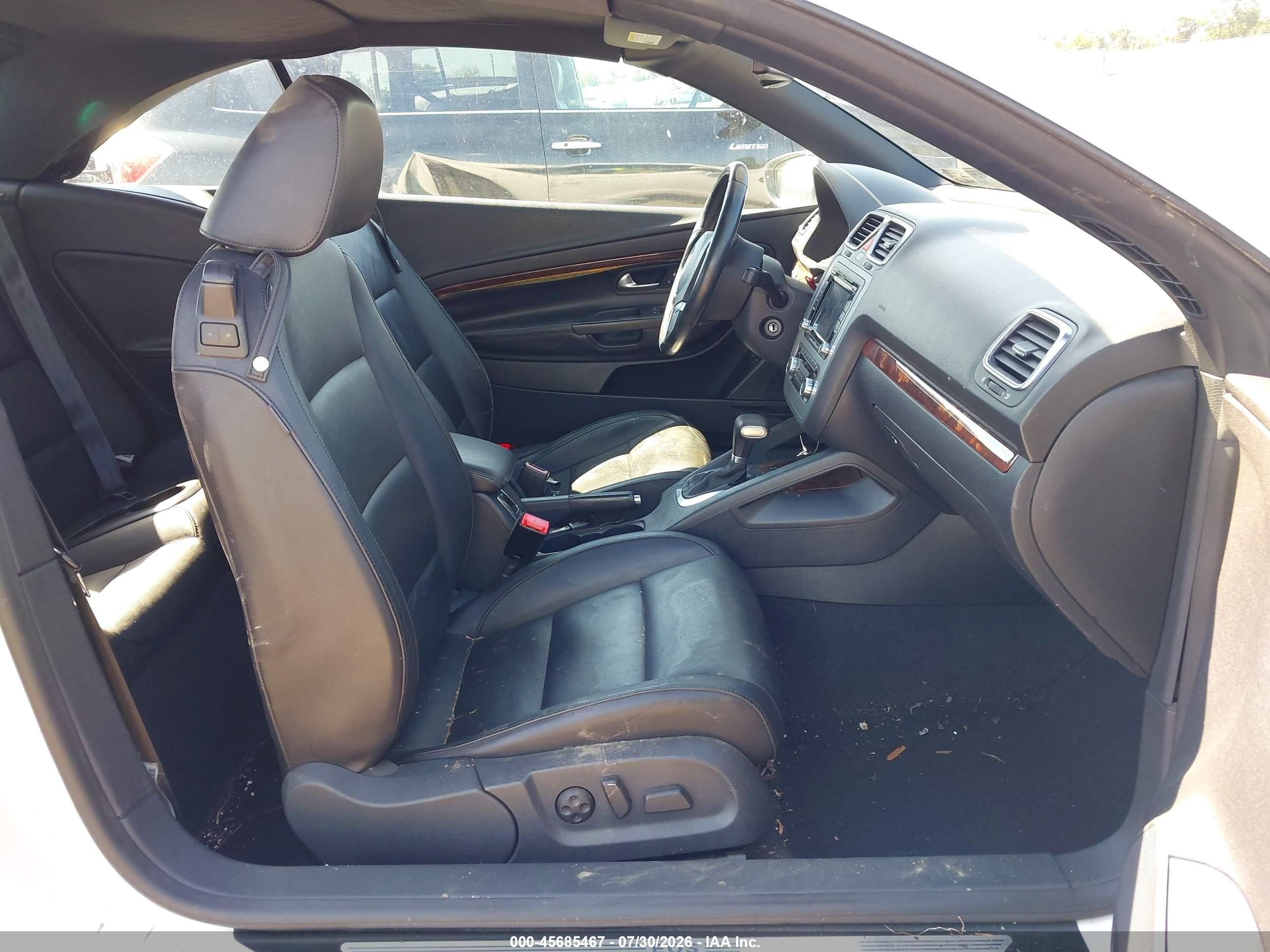 2011 Volkswagen Eos Lux White vin: WVWFW7AH2BV002599