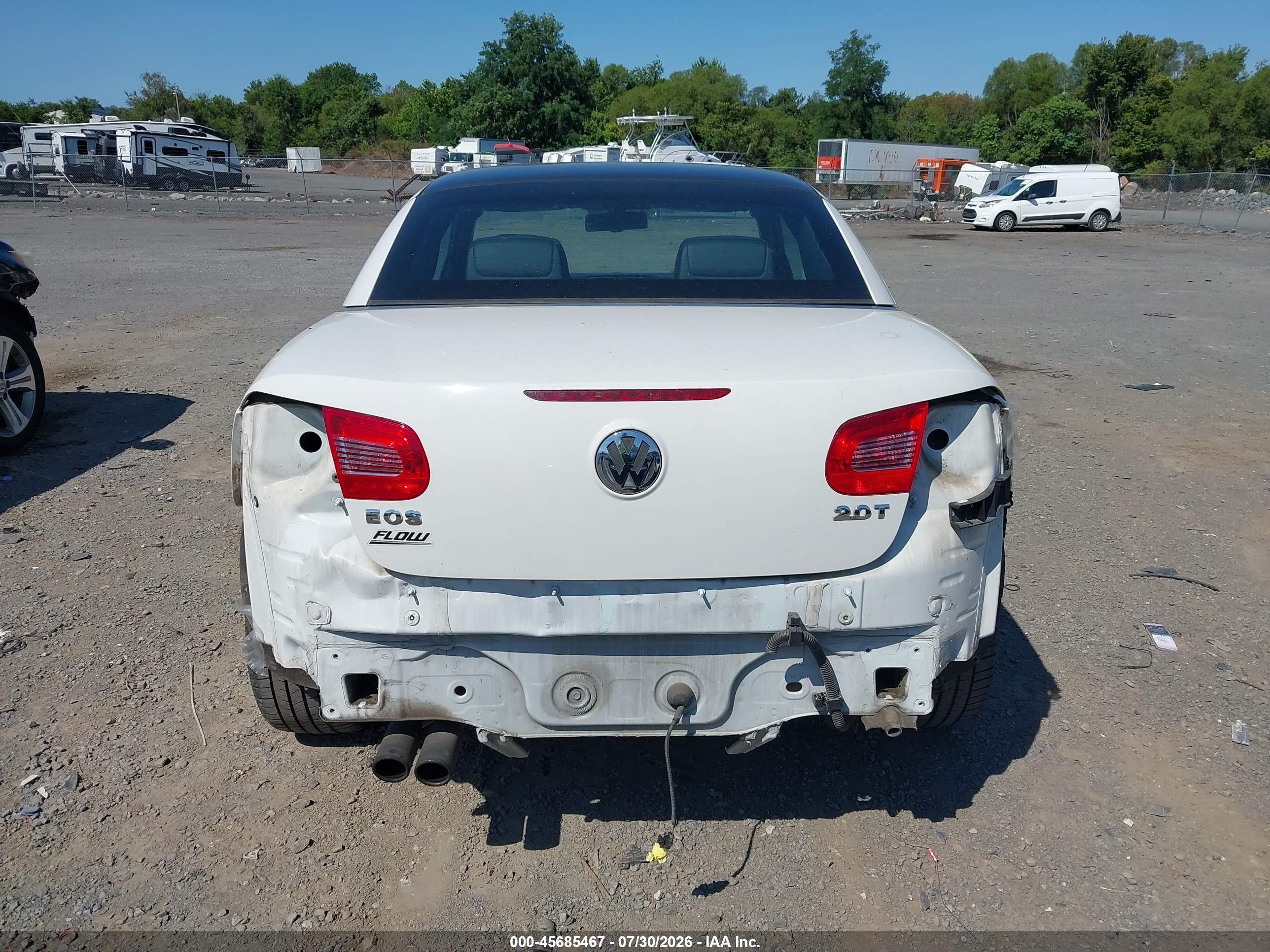 2011 Volkswagen Eos Lux White vin: WVWFW7AH2BV002599