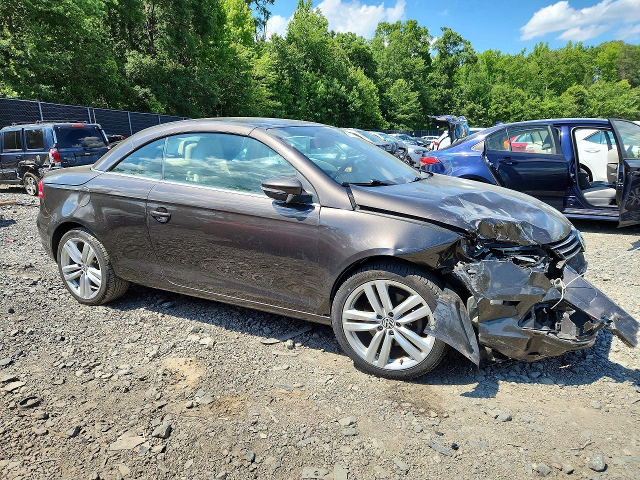 2012 Volkswagen Eos Lux Brown vin: WVWFW7AH2CV002457