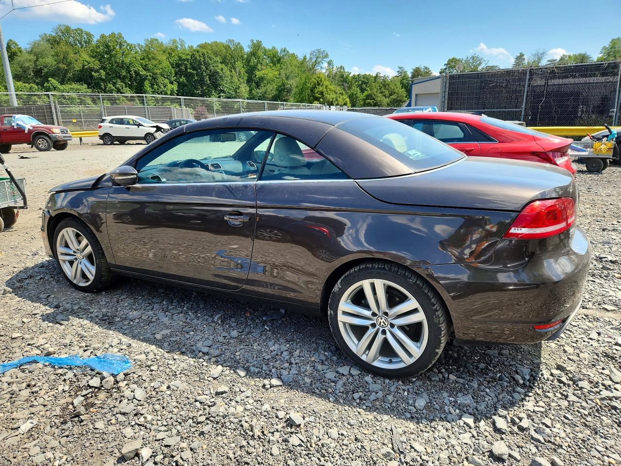 2012 Volkswagen Eos Lux Brown vin: WVWFW7AH2CV002457
