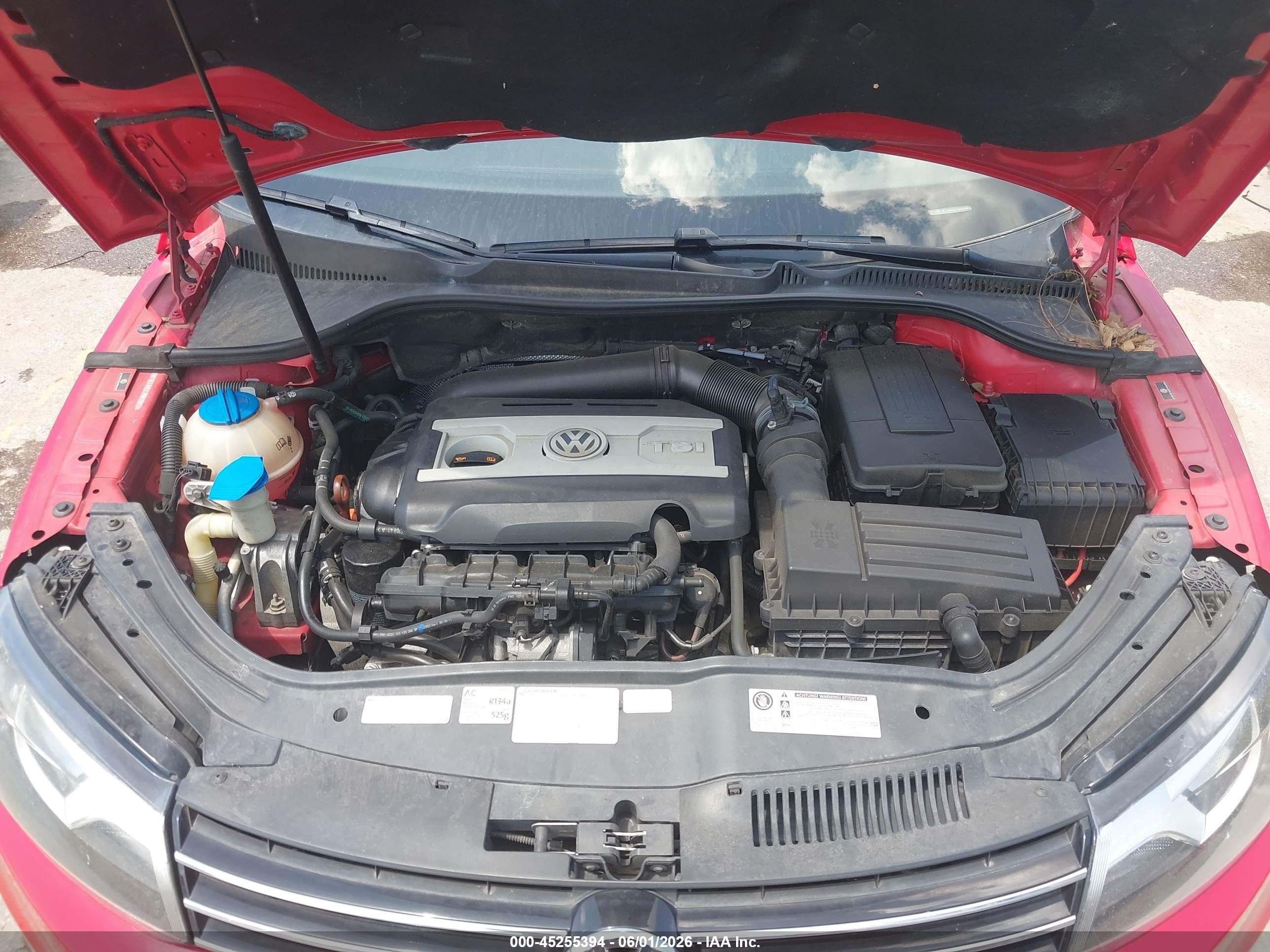 2012 Volkswagen Eos Lux Red vin: WVWFW7AH2CV003883