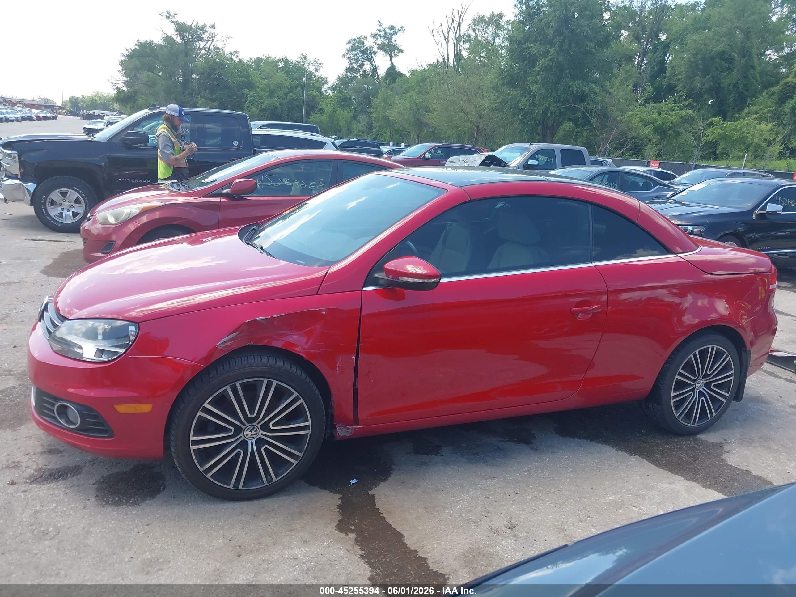 2012 Volkswagen Eos Lux Red vin: WVWFW7AH2CV003883