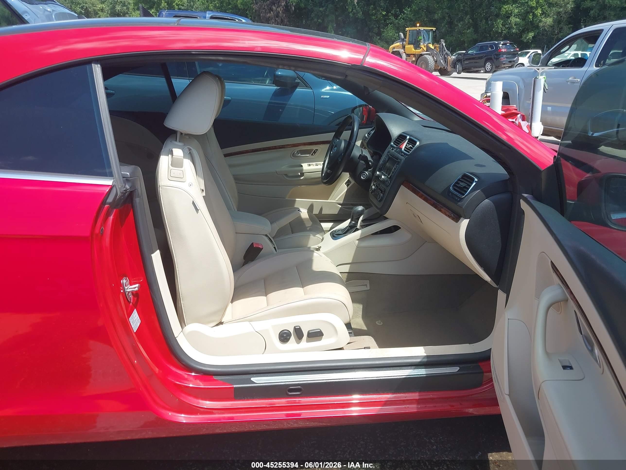 2012 Volkswagen Eos Lux Red vin: WVWFW7AH2CV003883
