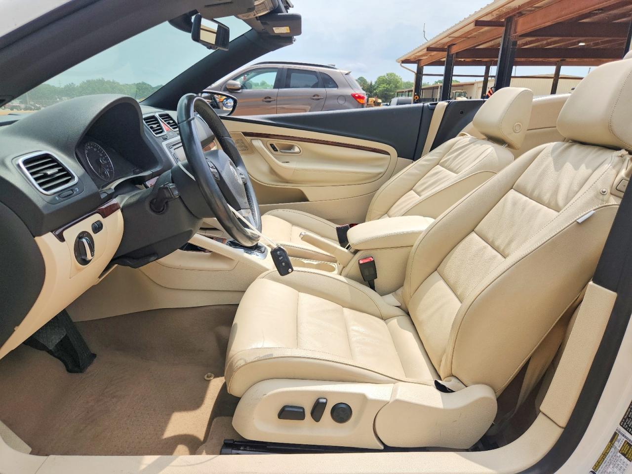 2012 Volkswagen Eos Lux White vin: WVWFW7AH8CV003354
