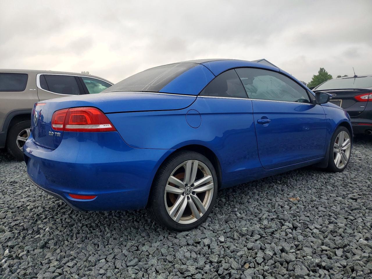 2012 Volkswagen Eos Lux Blue vin: WVWFW7AH9CV002696