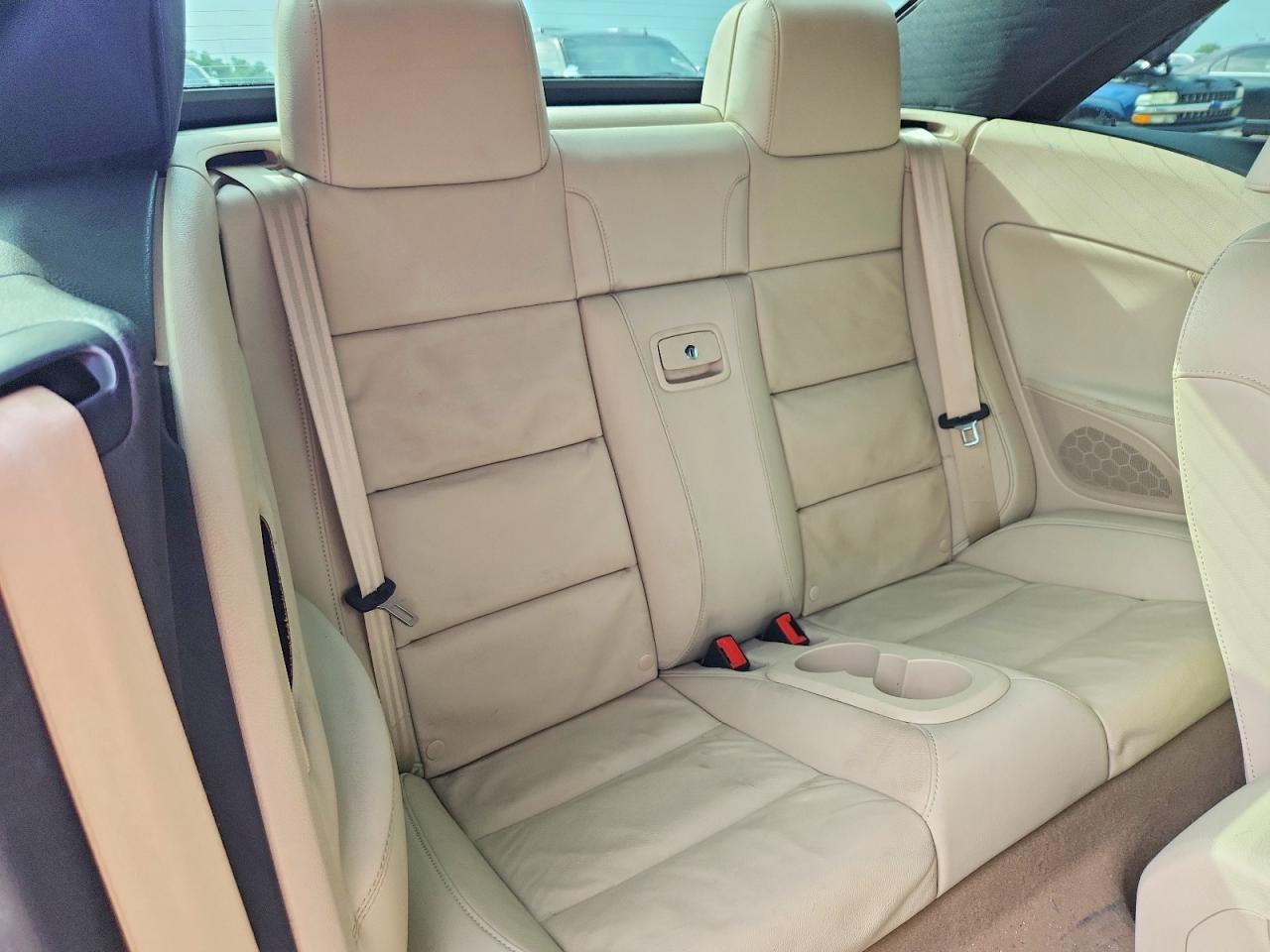 2012 Volkswagen Eos Lux White vin: WVWFW7AHXCV021855