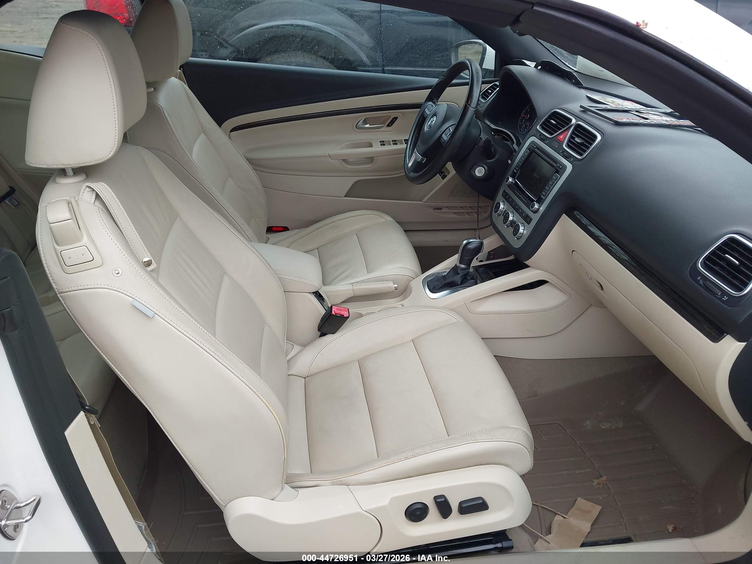 2014 Volkswagen Eos Executive White vin: WVWFW8AH2EV006260