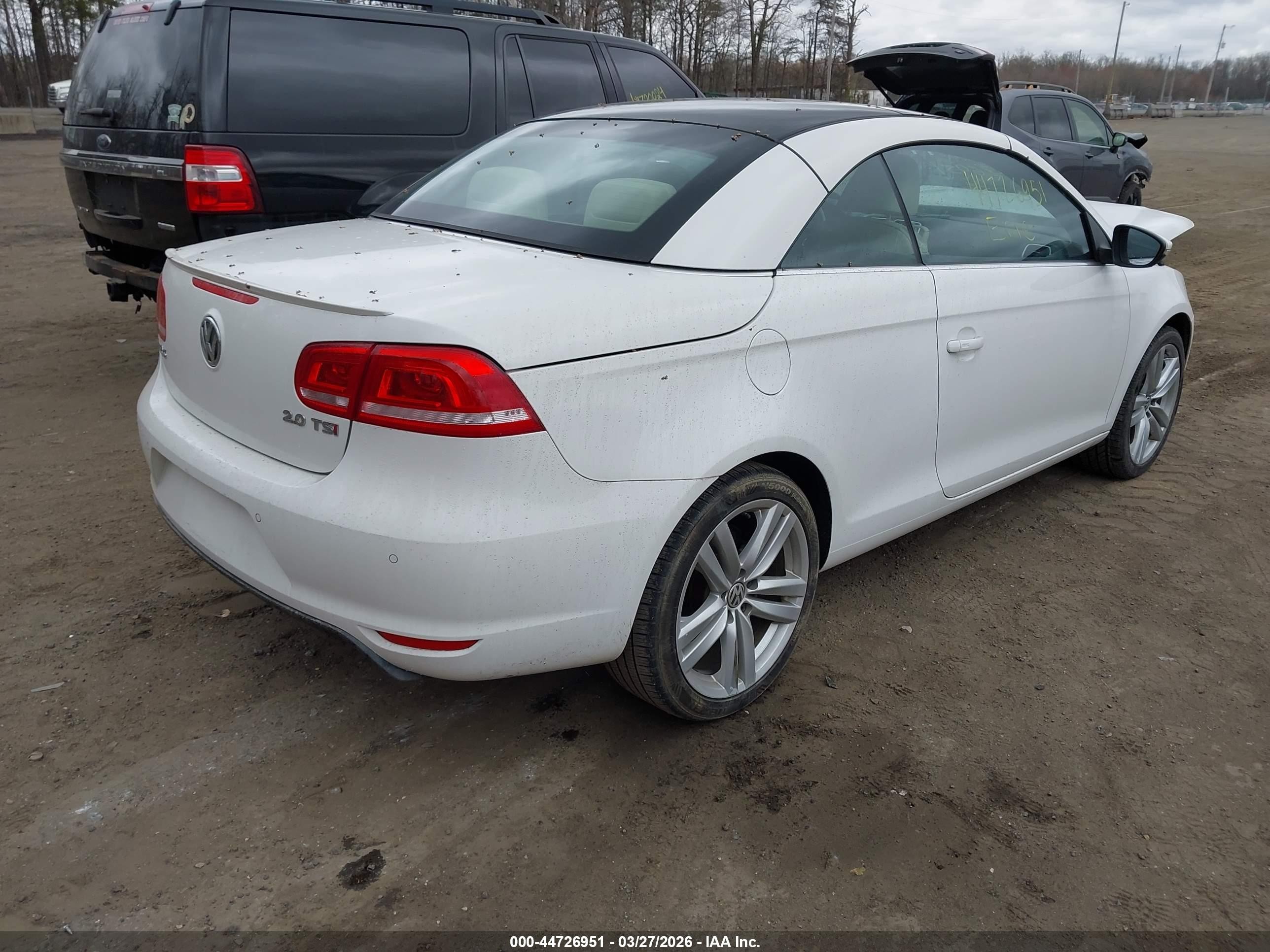 2014 Volkswagen Eos Executive White vin: WVWFW8AH2EV006260