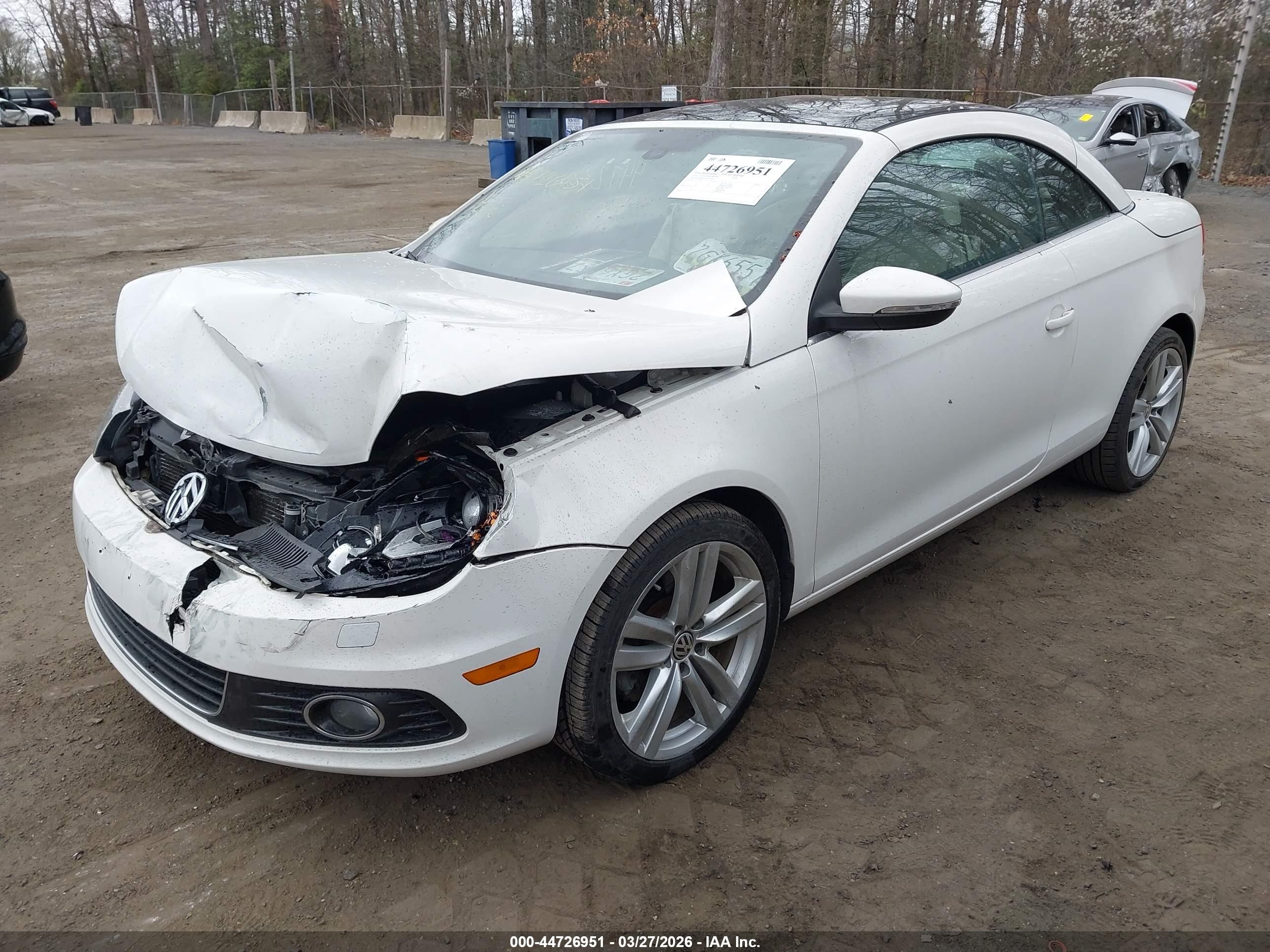 2014 Volkswagen Eos Executive White vin: WVWFW8AH2EV006260