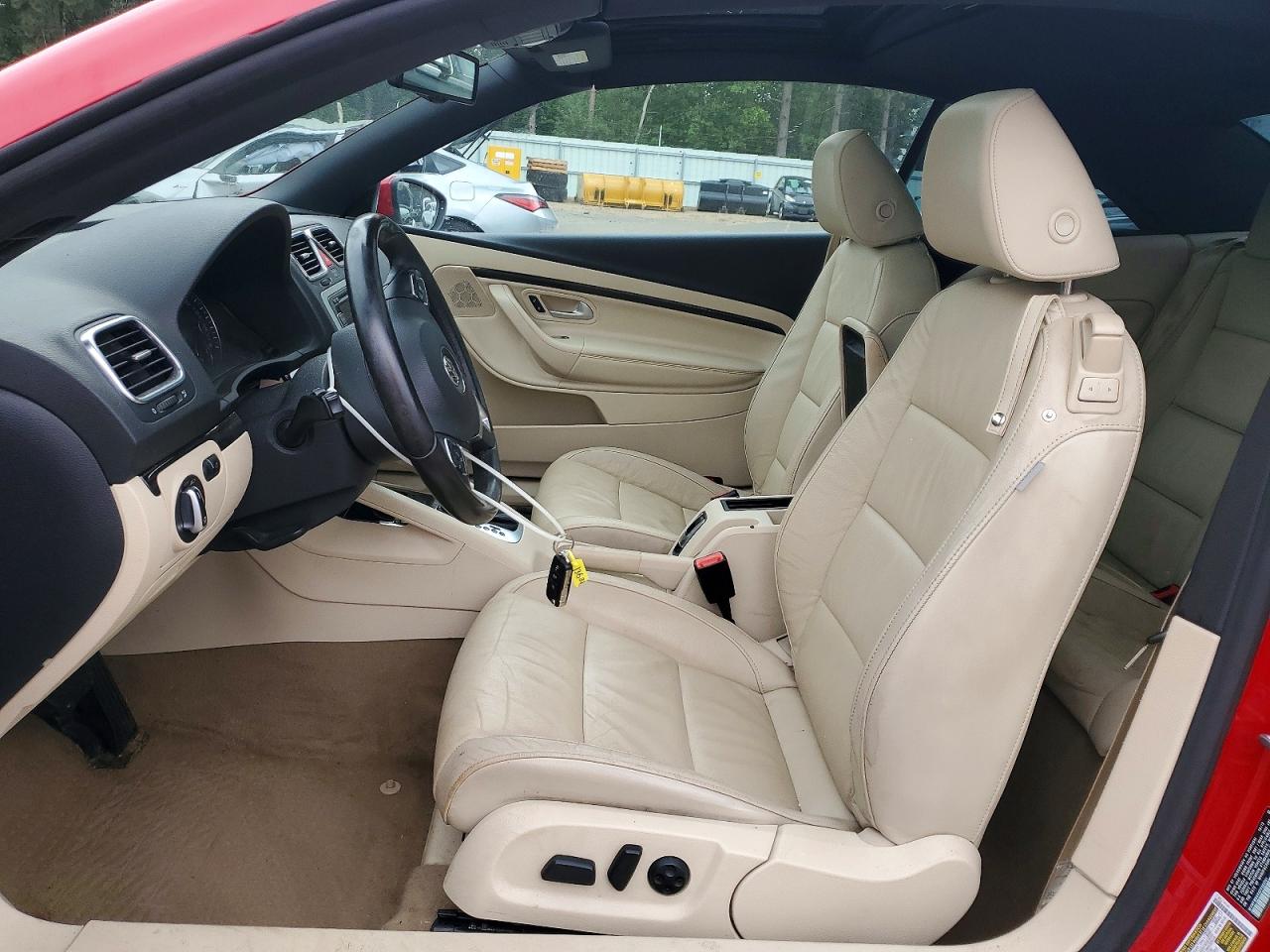 2013 Volkswagen Eos Lux Red vin: WVWFW8AH4DV003701