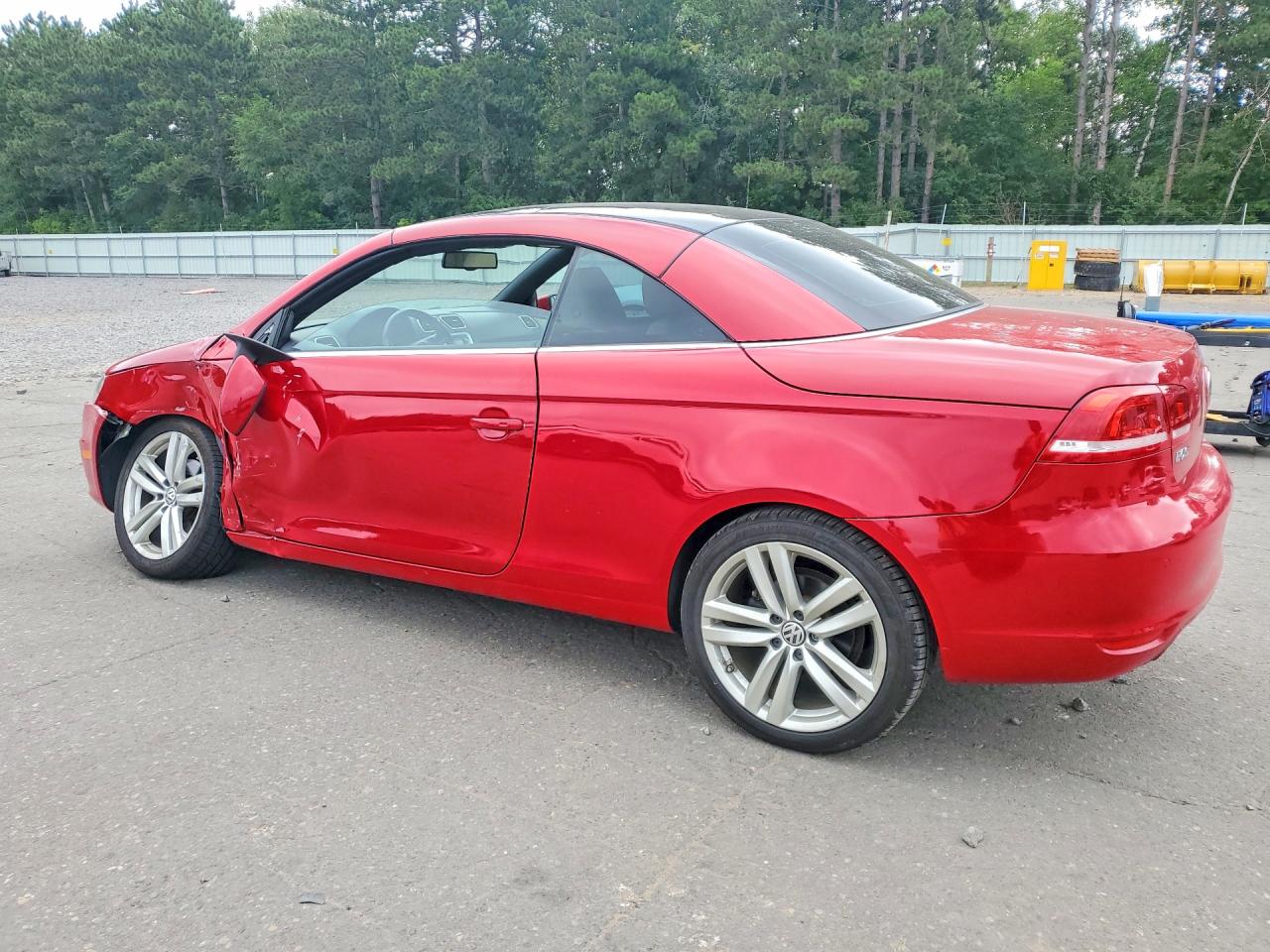 2013 Volkswagen Eos Lux Red vin: WVWFW8AH4DV003701