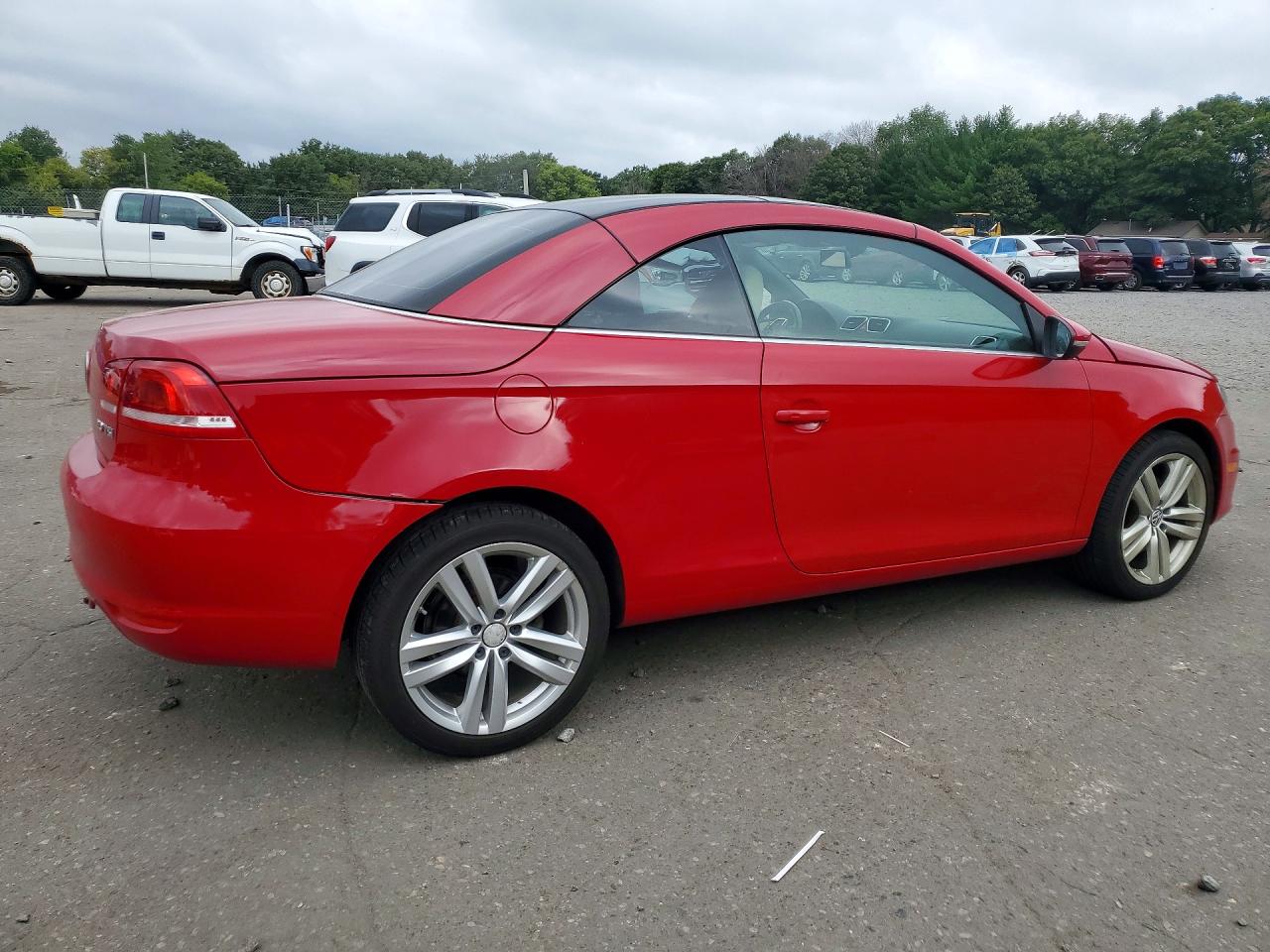 2013 Volkswagen Eos Lux Red vin: WVWFW8AH4DV003701