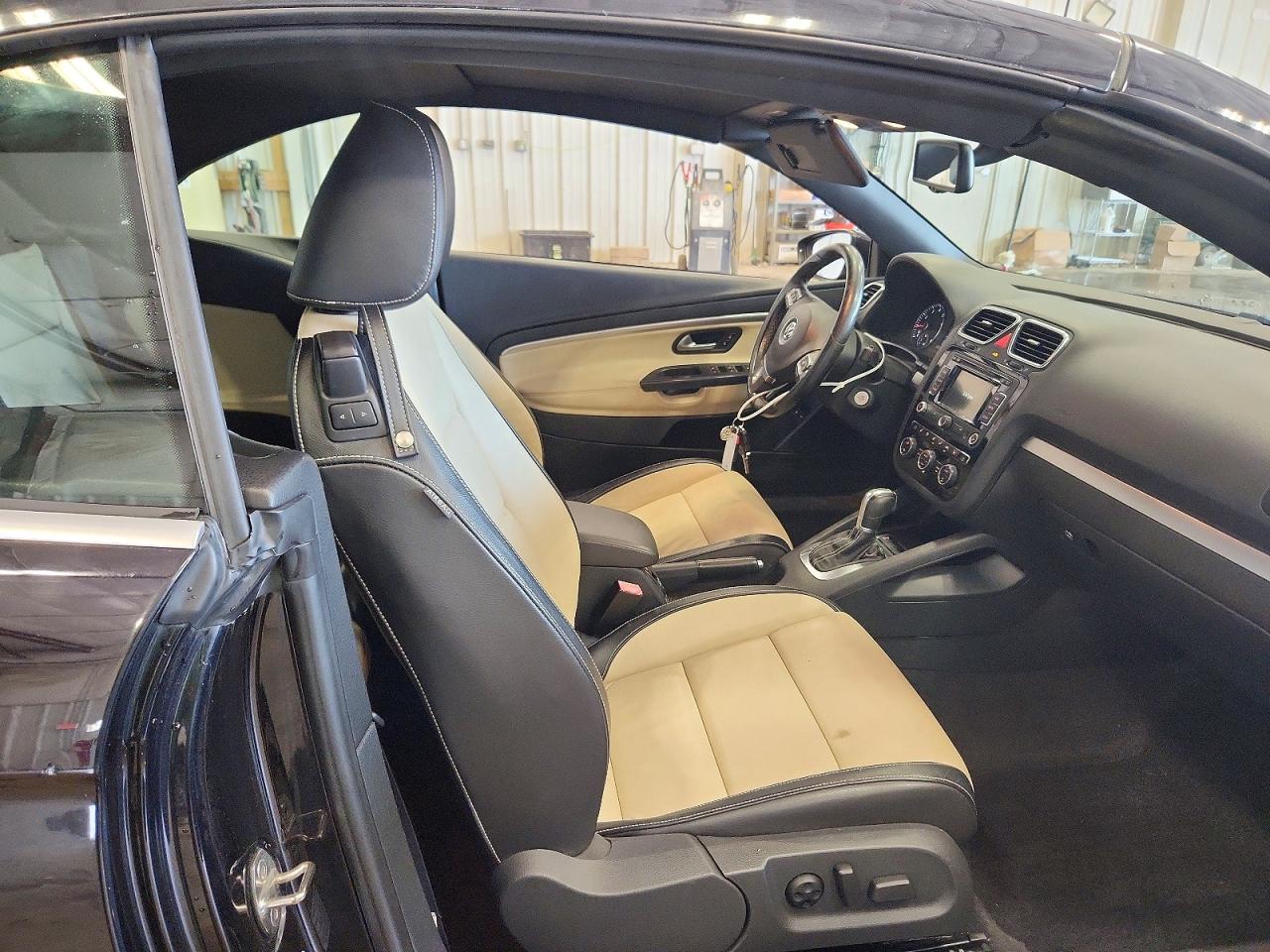 2015 Volkswagen Eos Lux Black vin: WVWFW8AH4FV001014