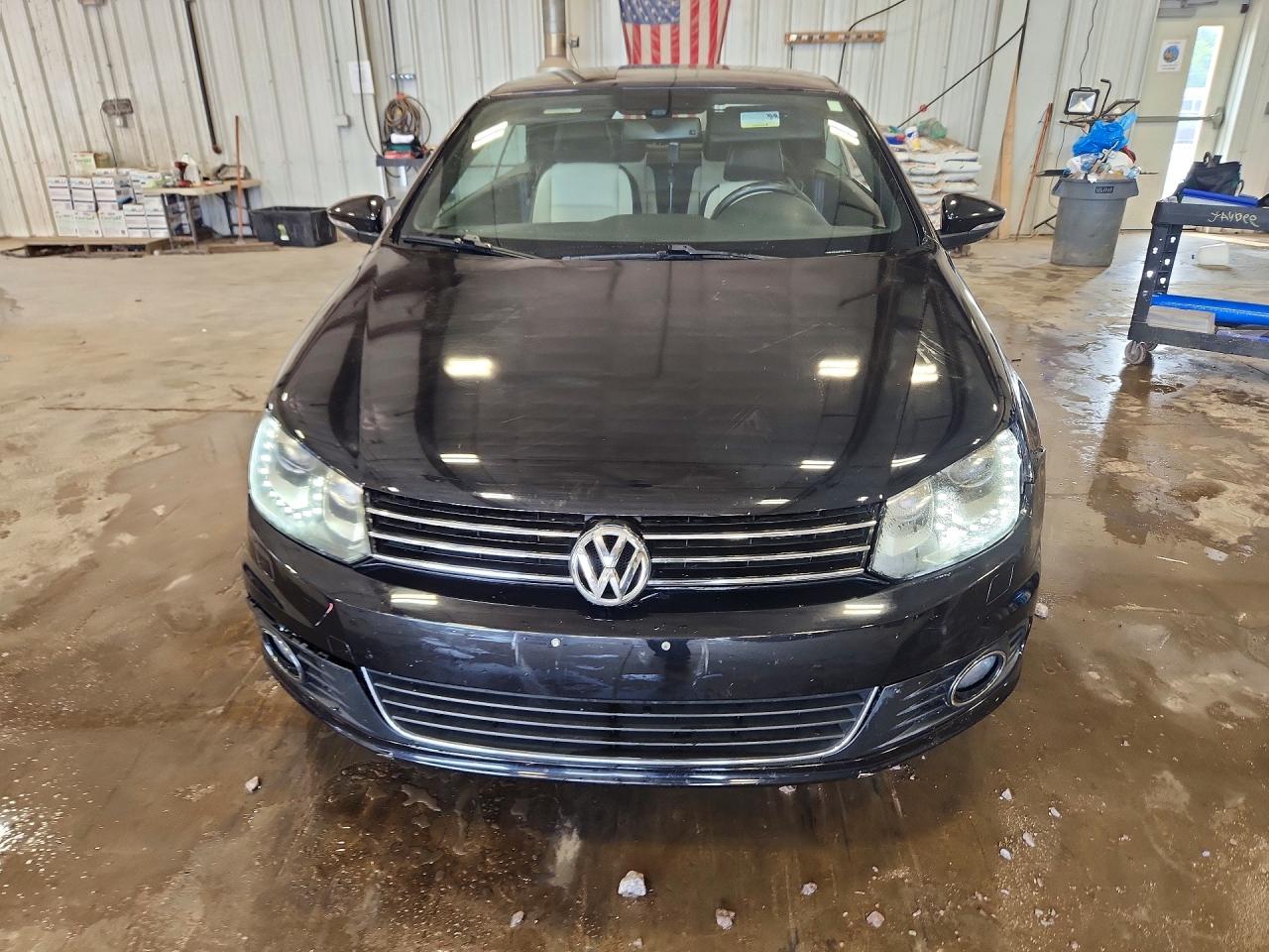 2015 Volkswagen Eos Lux Black vin: WVWFW8AH4FV001014