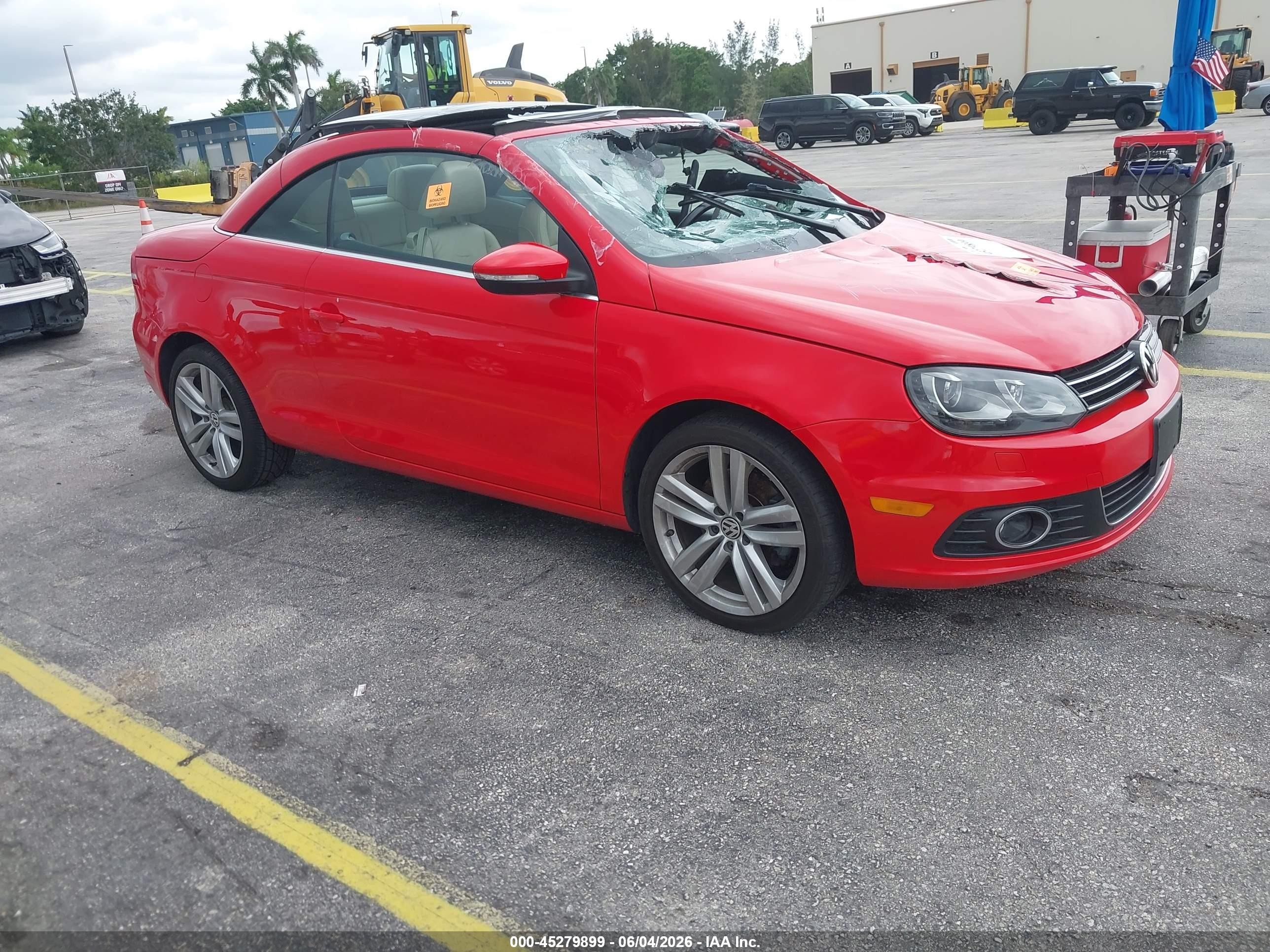 2015 Volkswagen Eos Executive Edition Red vin: WVWFW8AH4FV001983