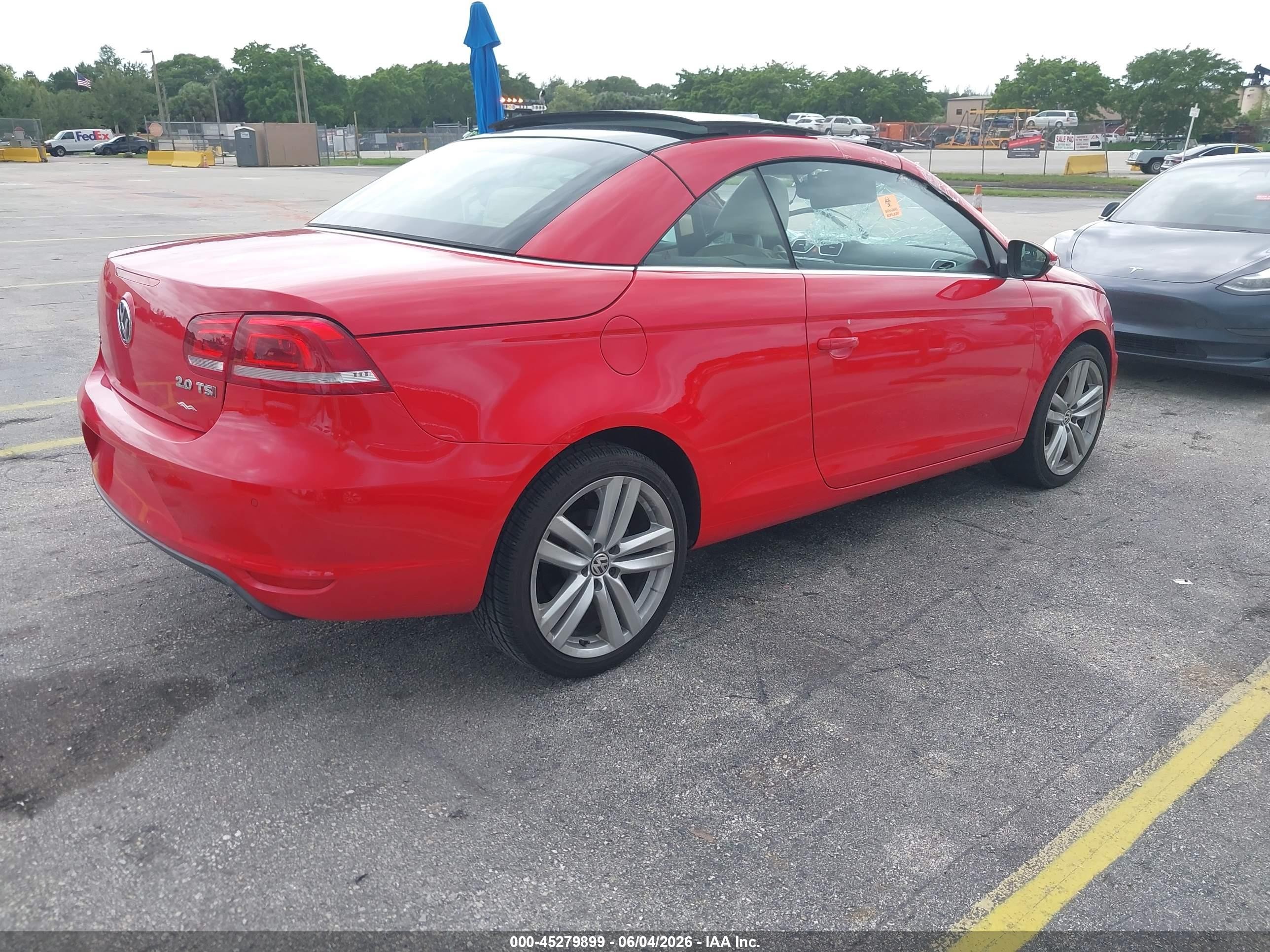 2015 Volkswagen Eos Executive Edition Red vin: WVWFW8AH4FV001983