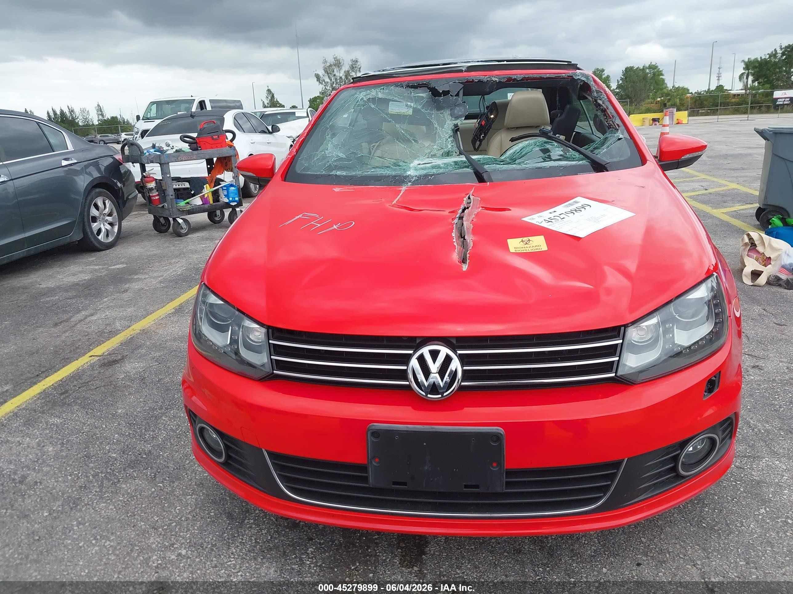 2015 Volkswagen Eos Executive Edition Red vin: WVWFW8AH4FV001983