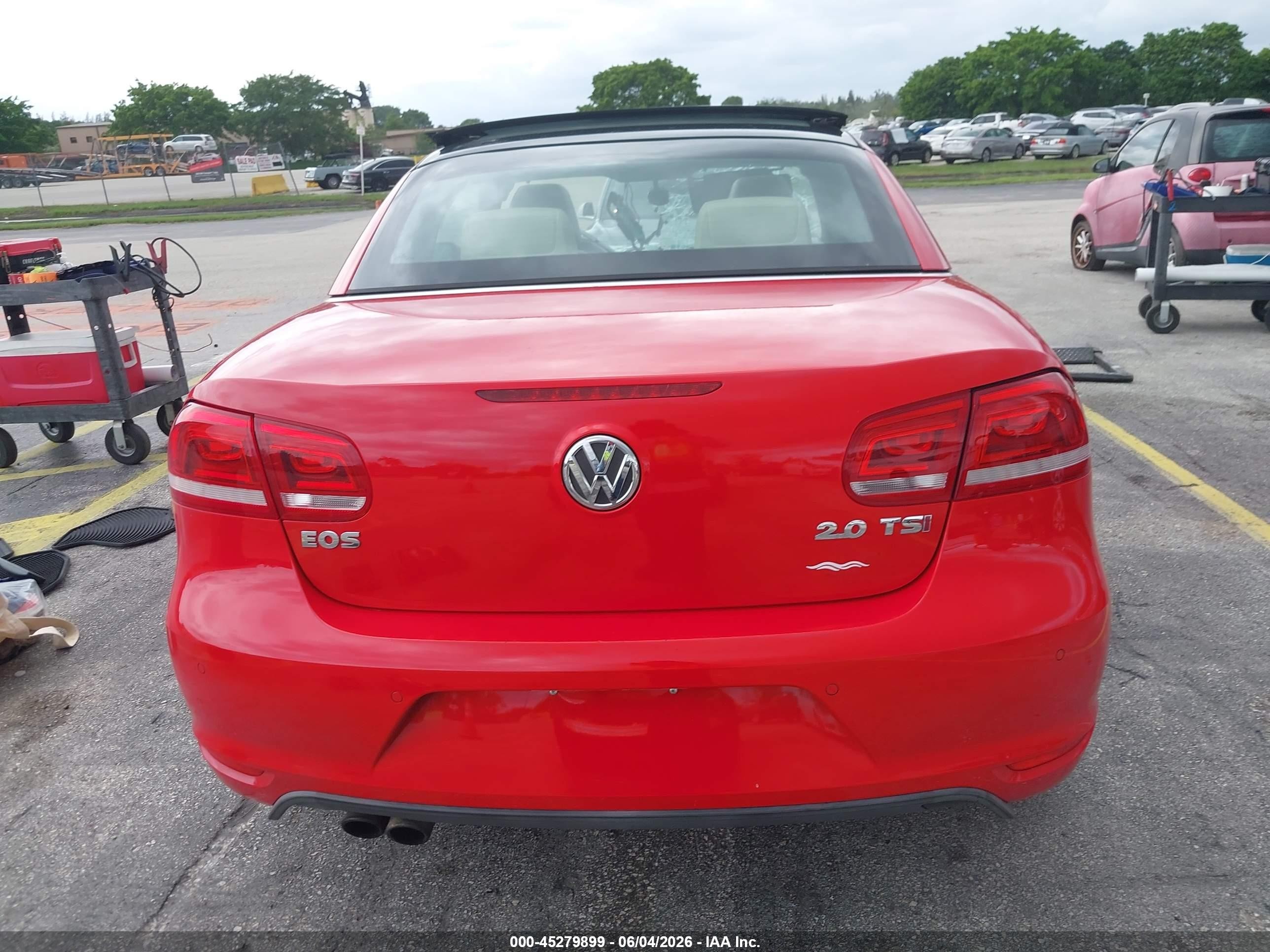 2015 Volkswagen Eos Executive Edition Red vin: WVWFW8AH4FV001983