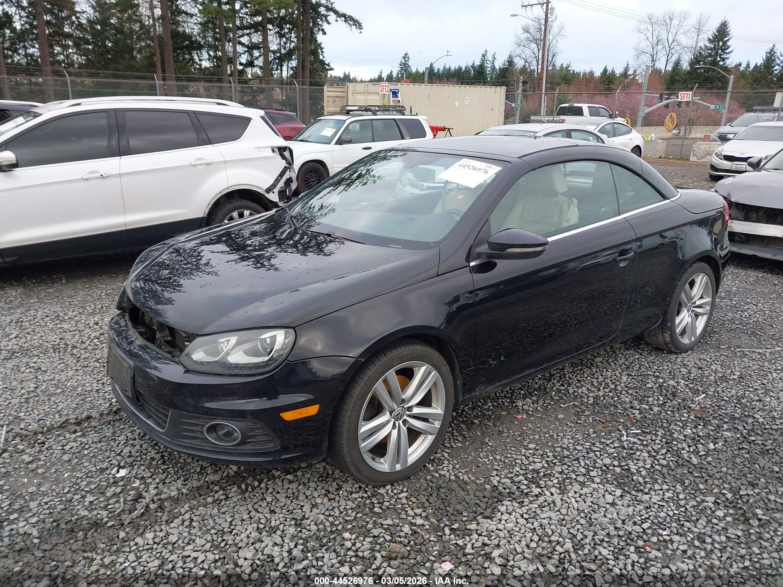 2014 Volkswagen Eos Executive Black vin: WVWFW8AH5EV005121