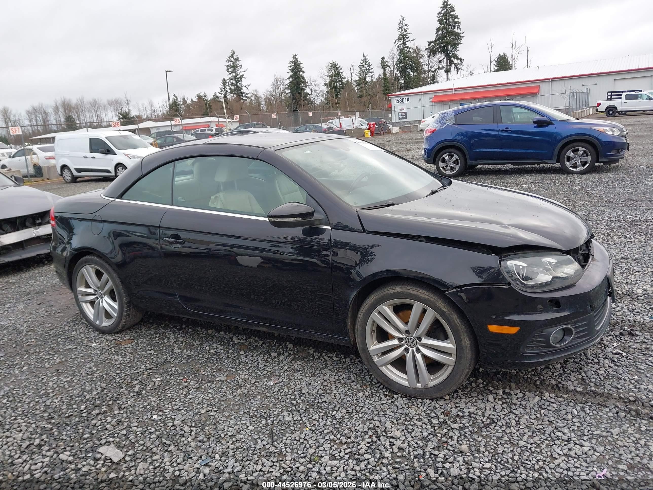 2014 Volkswagen Eos Executive Black vin: WVWFW8AH5EV005121