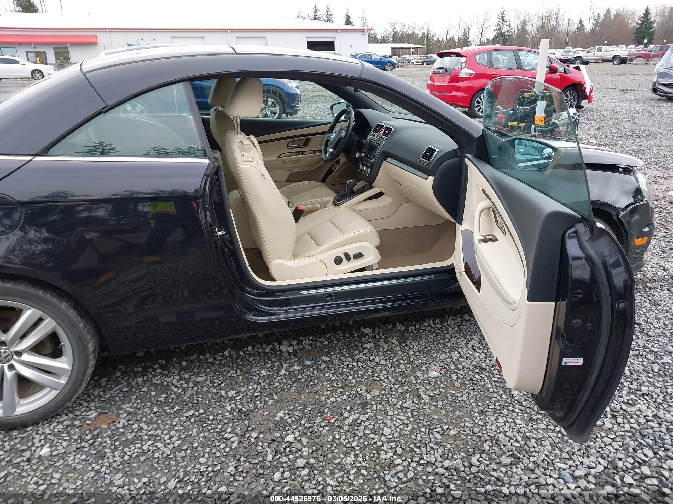 2014 Volkswagen Eos Executive Black vin: WVWFW8AH5EV005121
