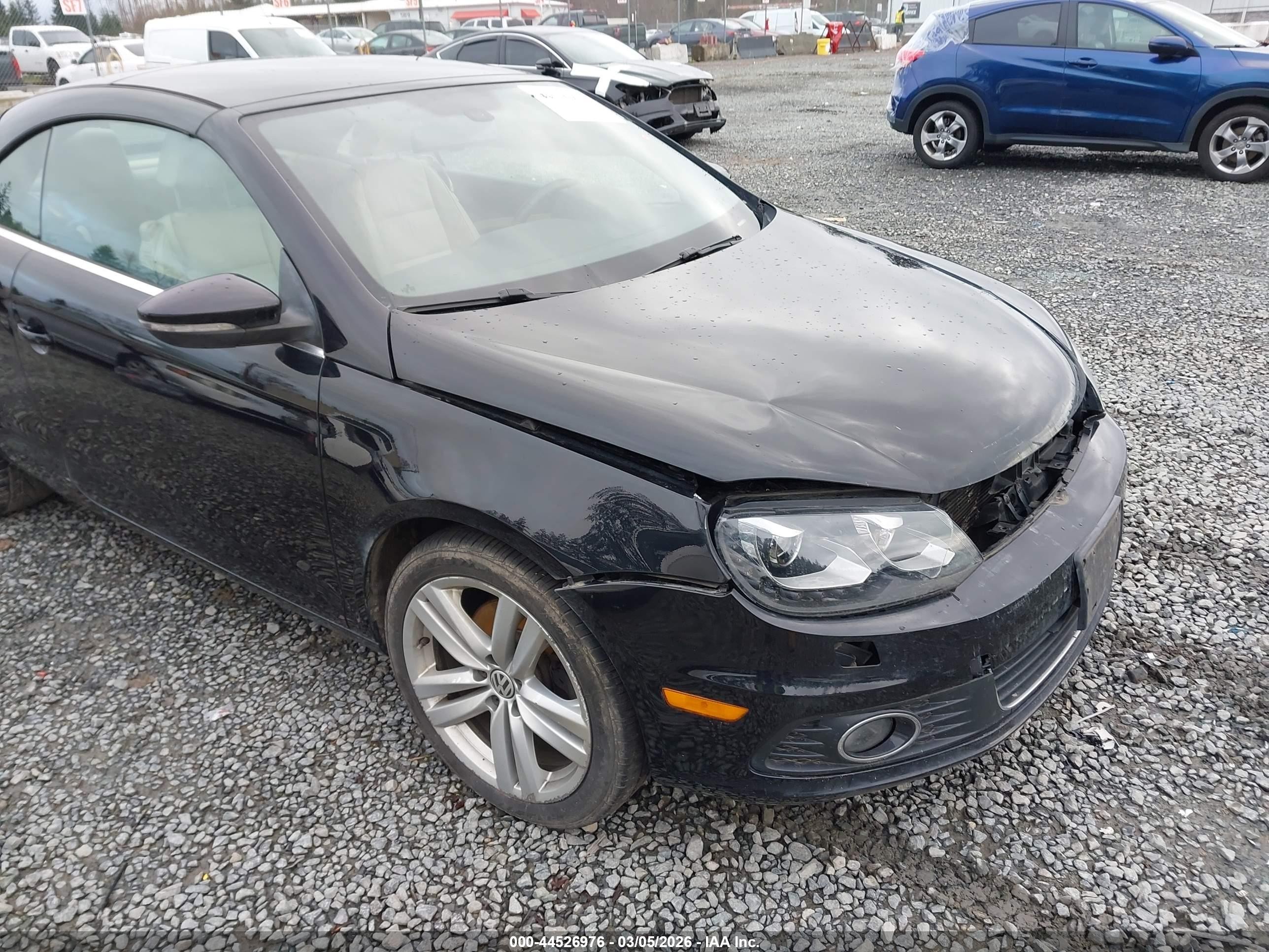 2014 Volkswagen Eos Executive Black vin: WVWFW8AH5EV005121