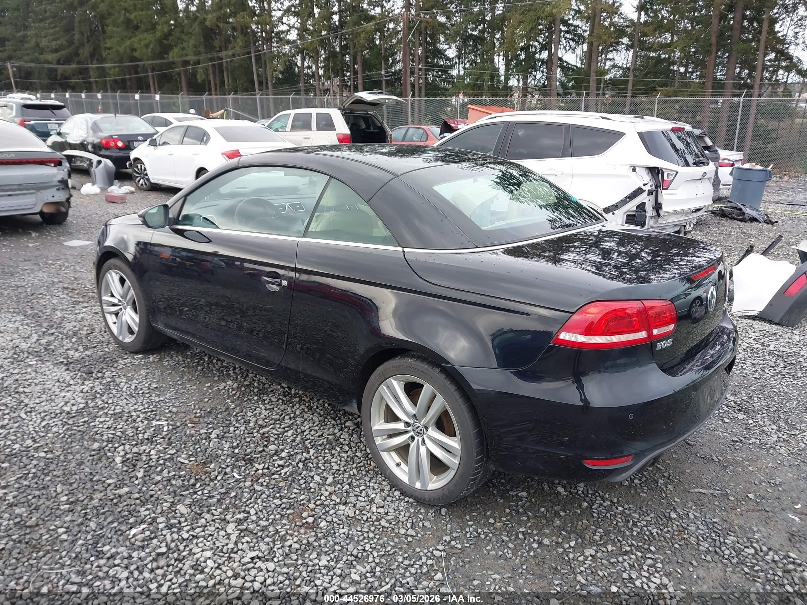 2014 Volkswagen Eos Executive Black vin: WVWFW8AH5EV005121