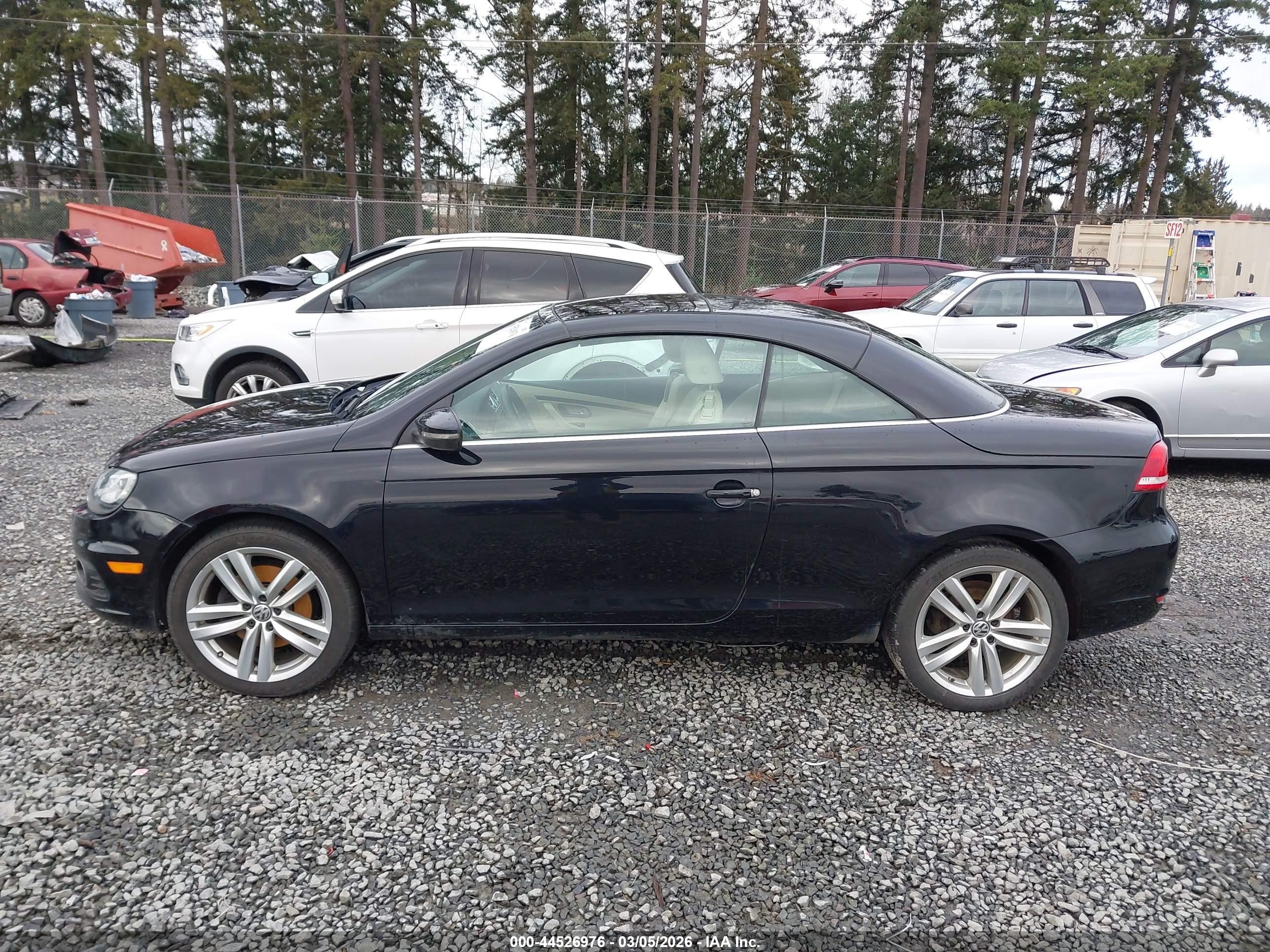 2014 Volkswagen Eos Executive Black vin: WVWFW8AH5EV005121