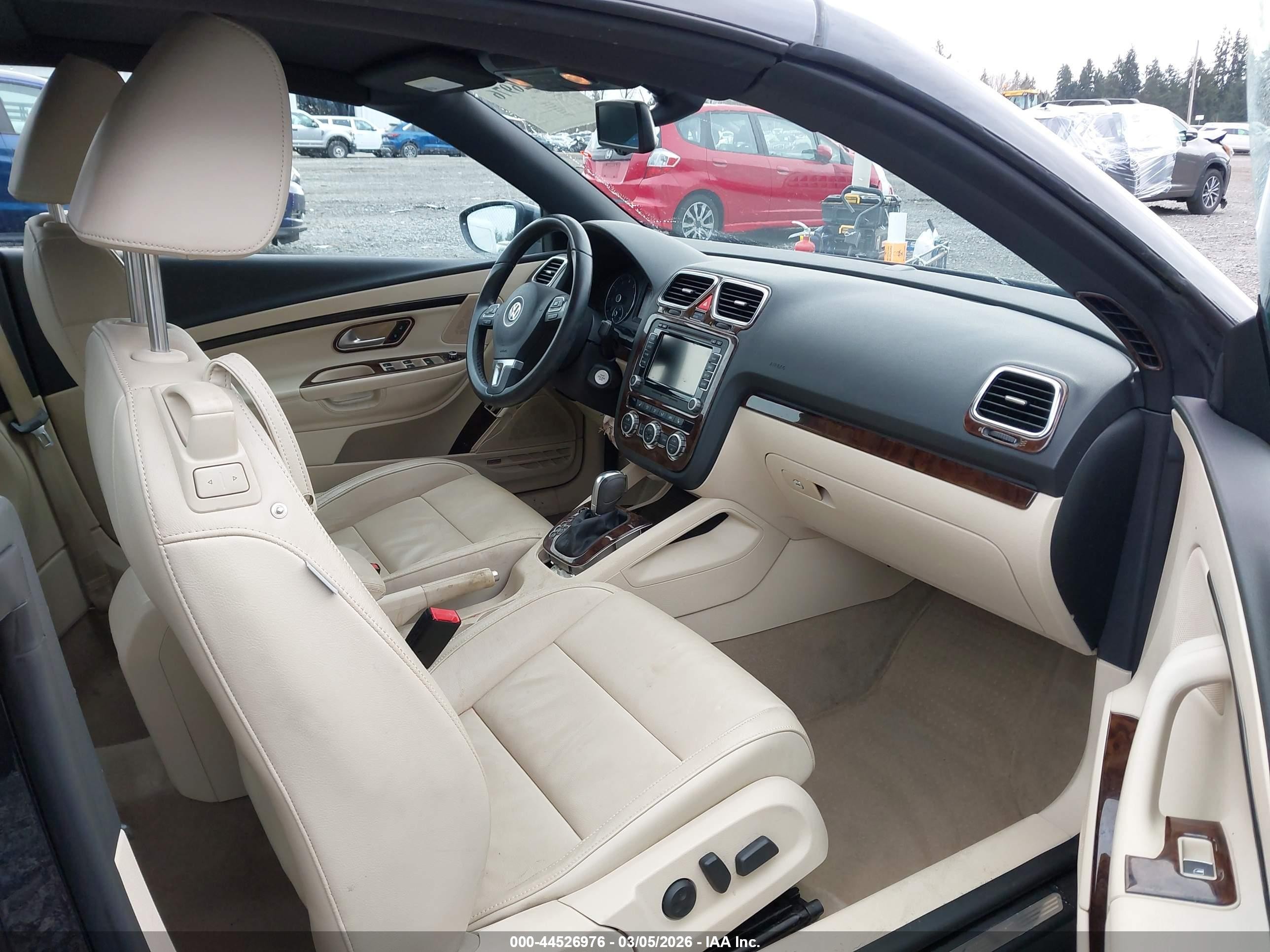 2014 Volkswagen Eos Executive Black vin: WVWFW8AH5EV005121