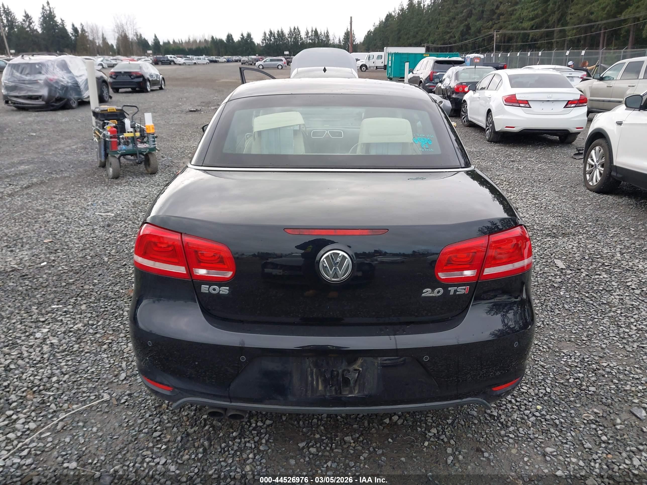 2014 Volkswagen Eos Executive Black vin: WVWFW8AH5EV005121